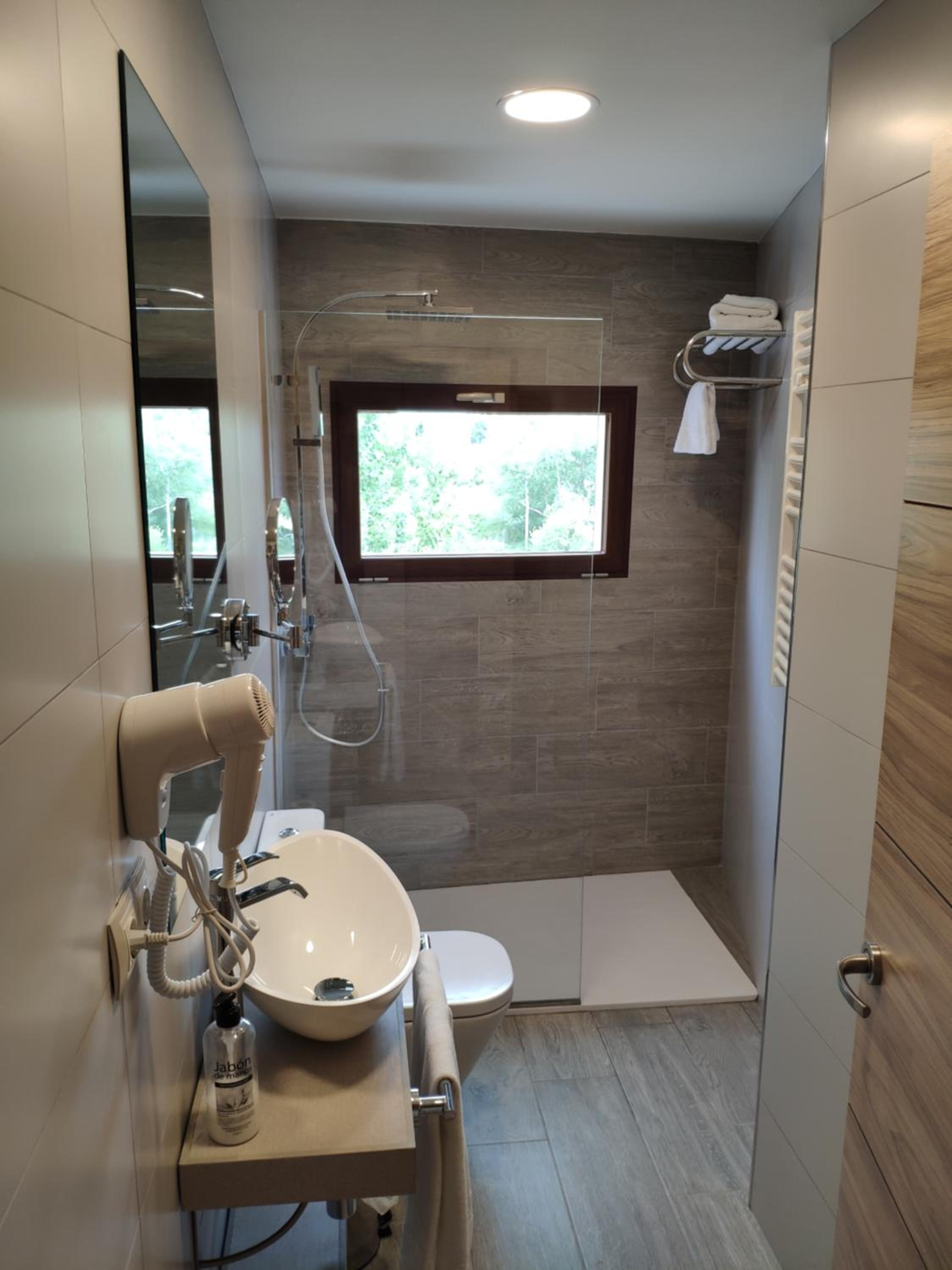 Deluxe Double Room with River View - Photo 4