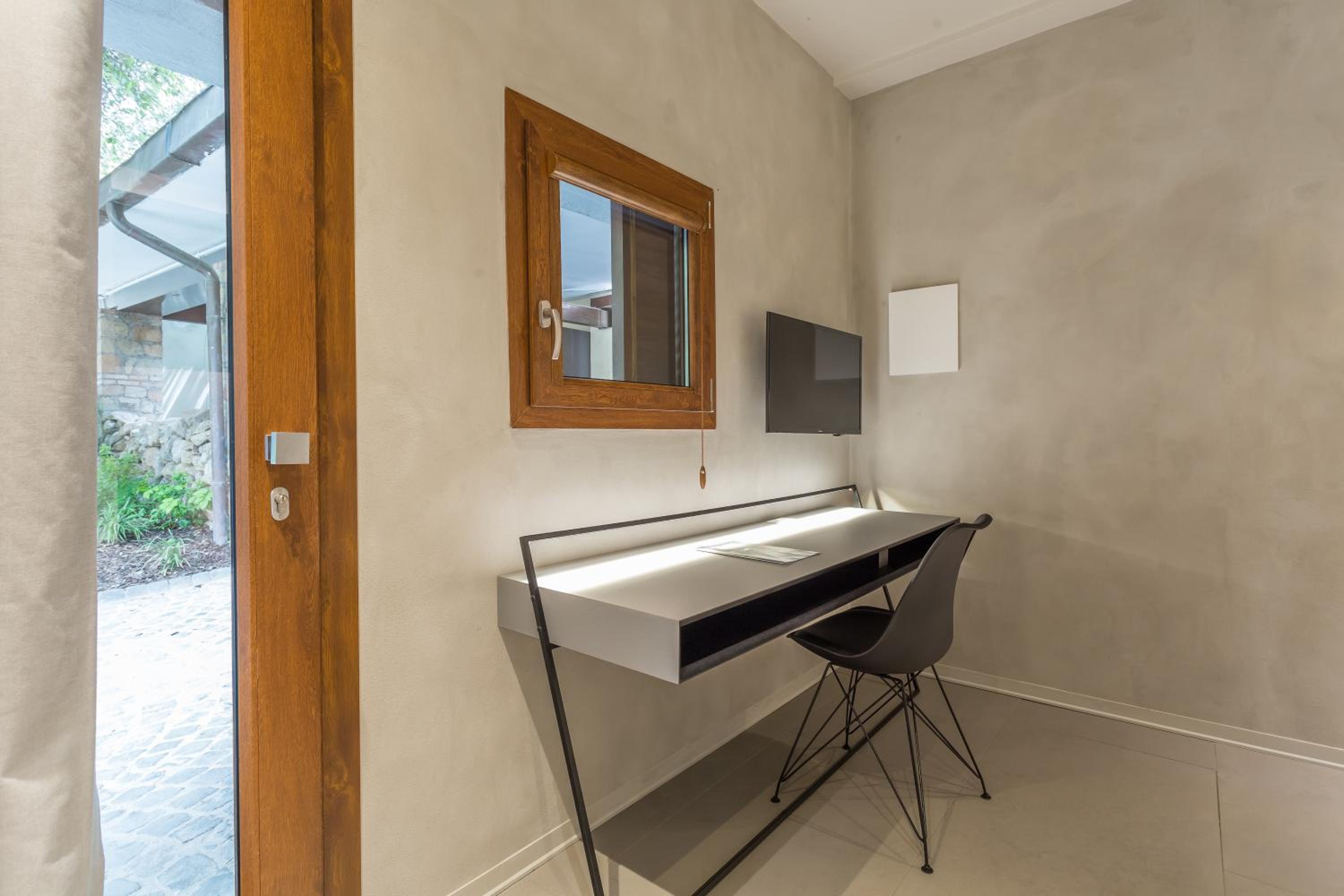 Double or Twin Room with Garden View photo 2