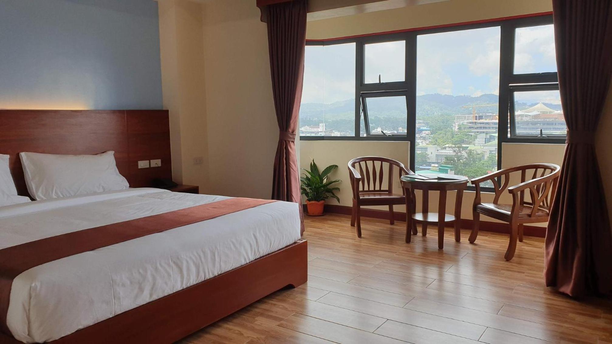 Standard Room with City View - Photo 2
