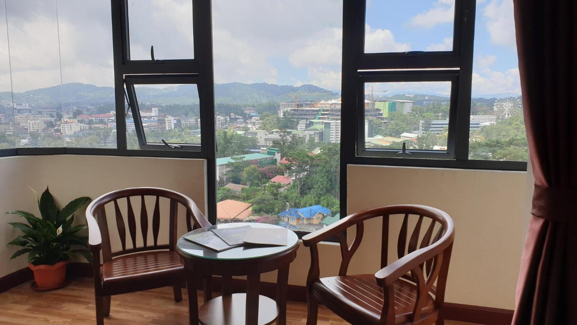 Standard Room with City View - Photo 3