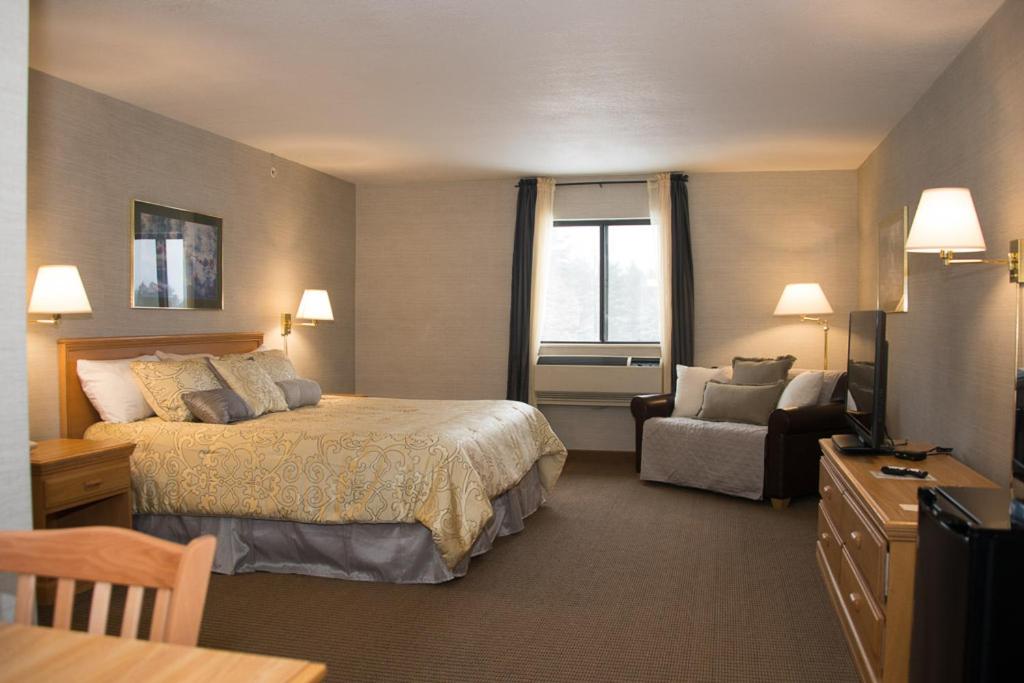 Deluxe Suite with Spa Bath