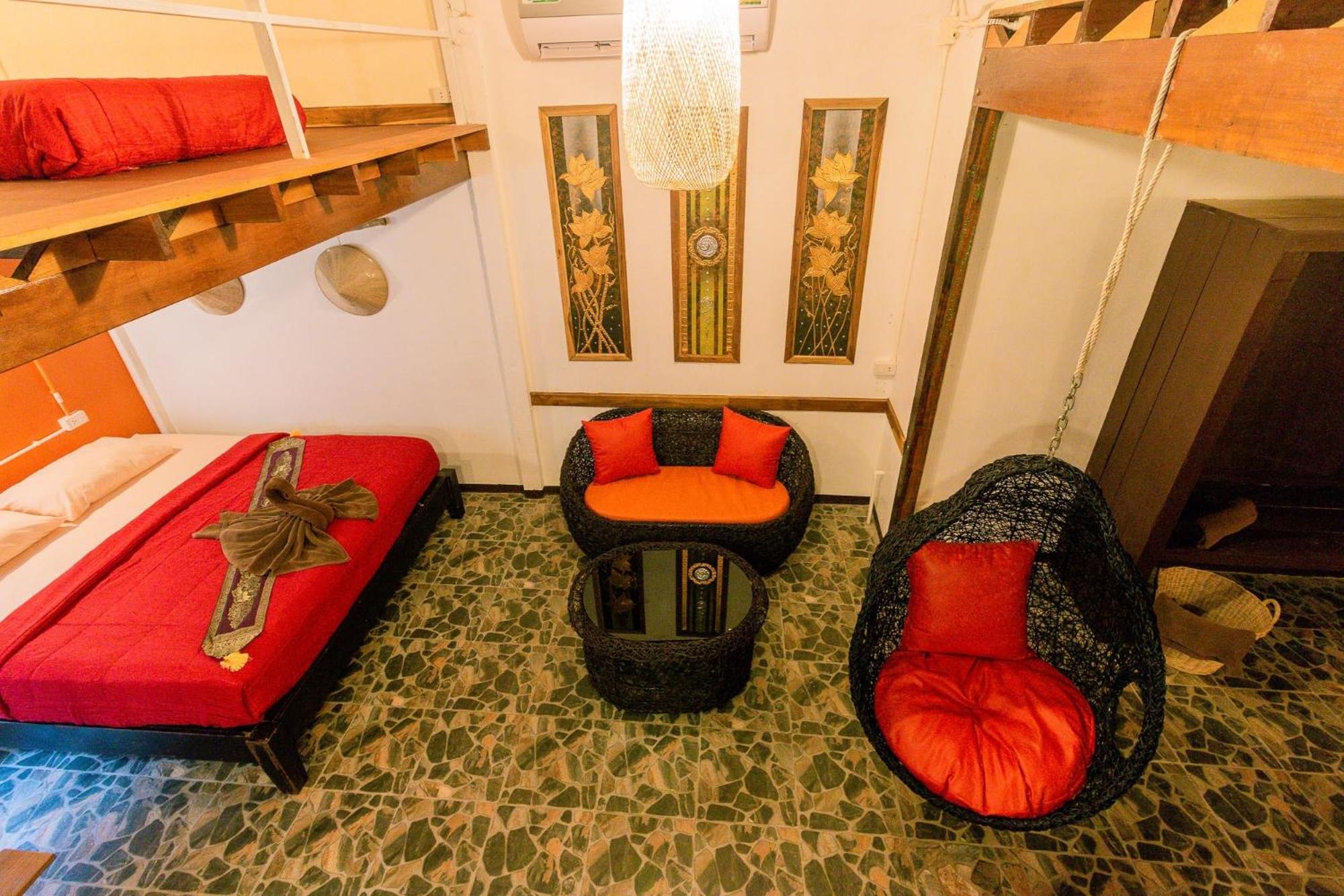 Deluxe Family Room - Photo 6