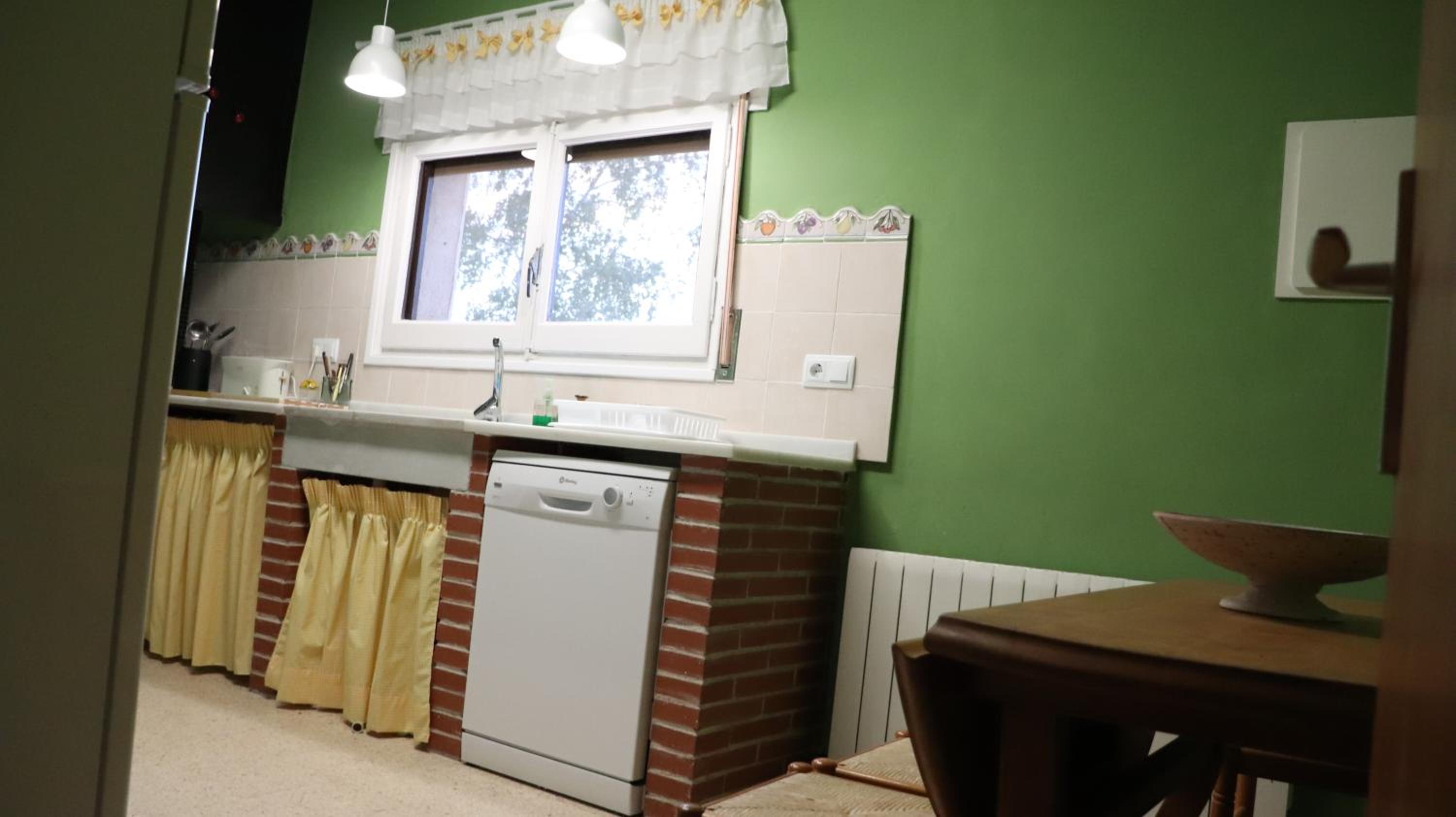 Three-Bedroom House photo 2