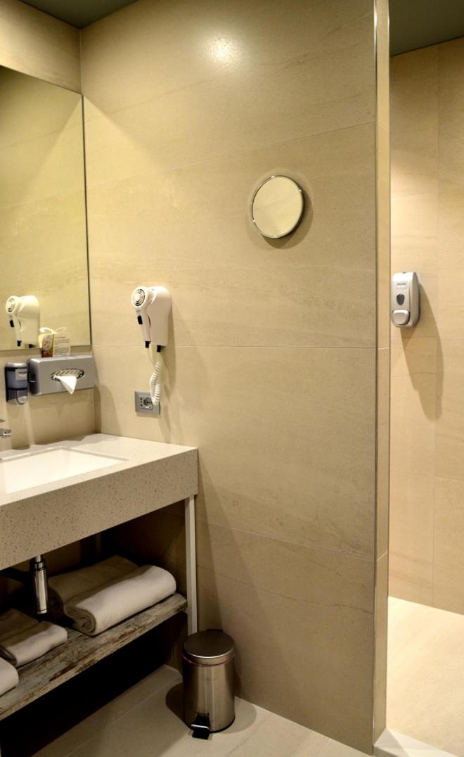 Standard Queen Room - Non-Smoking - Photo 6