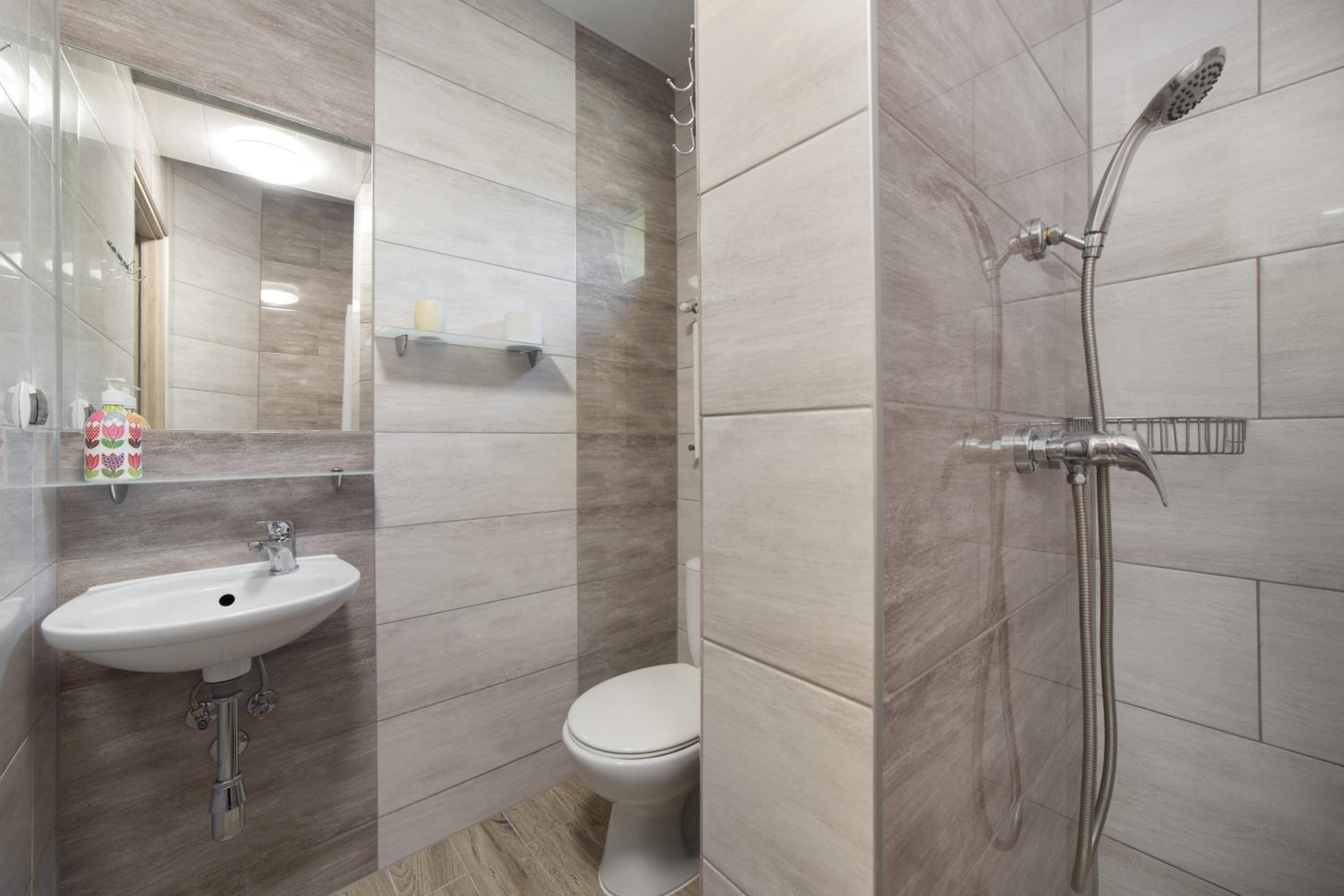 Quadruple Room - Photo 6