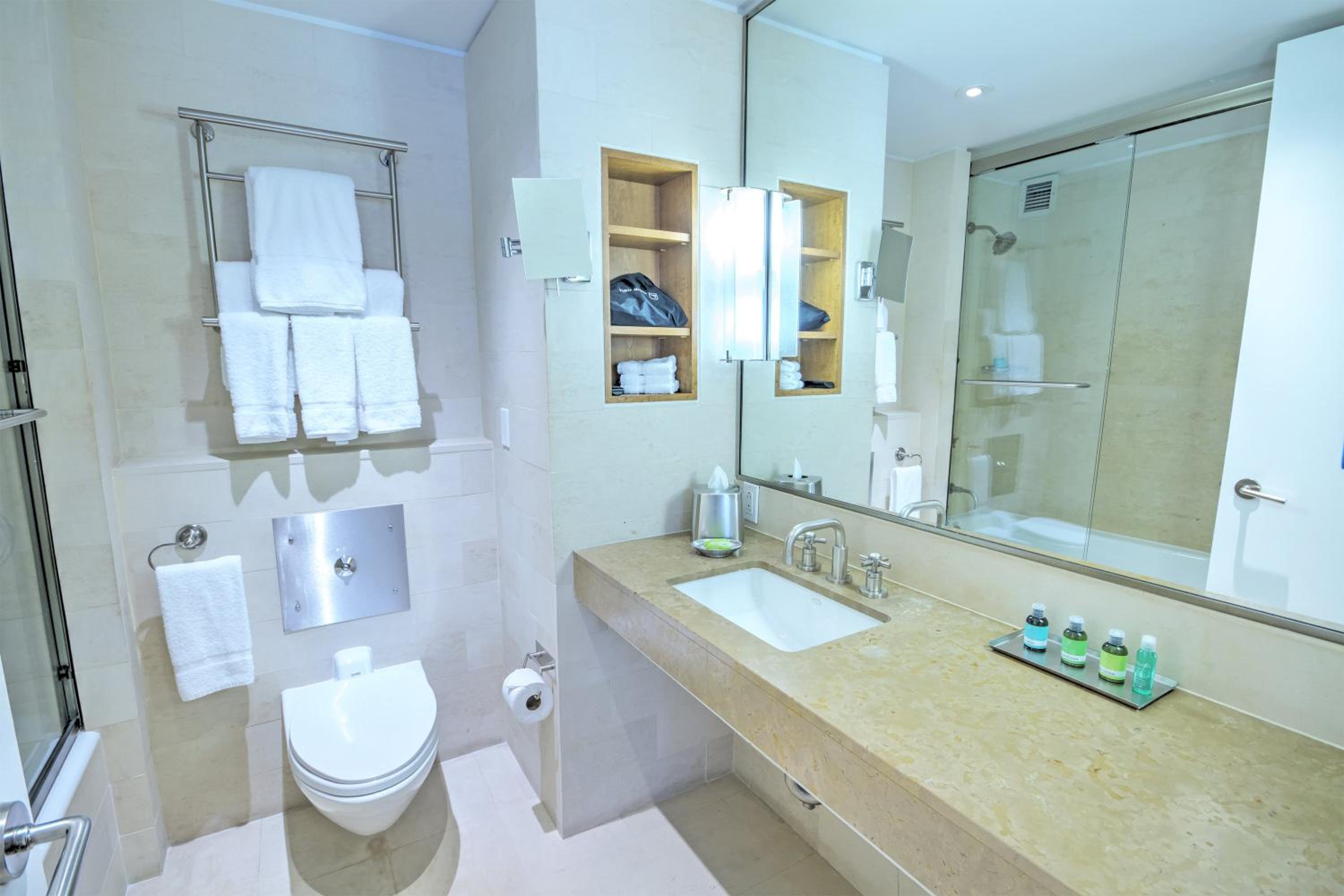 Deluxe King Room photo 2