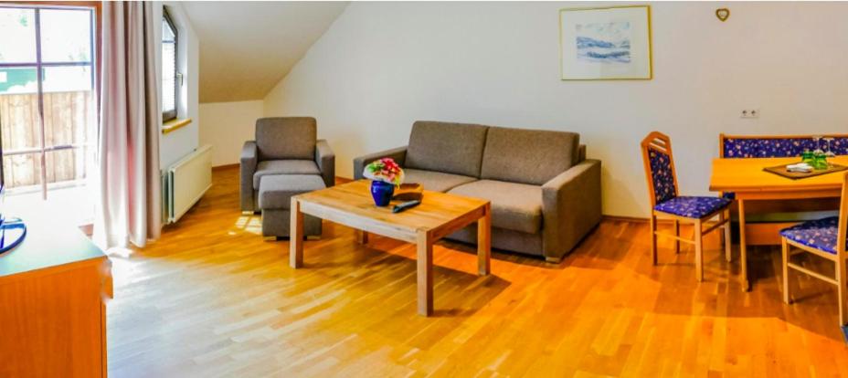 Apartment with Balcony photo 3