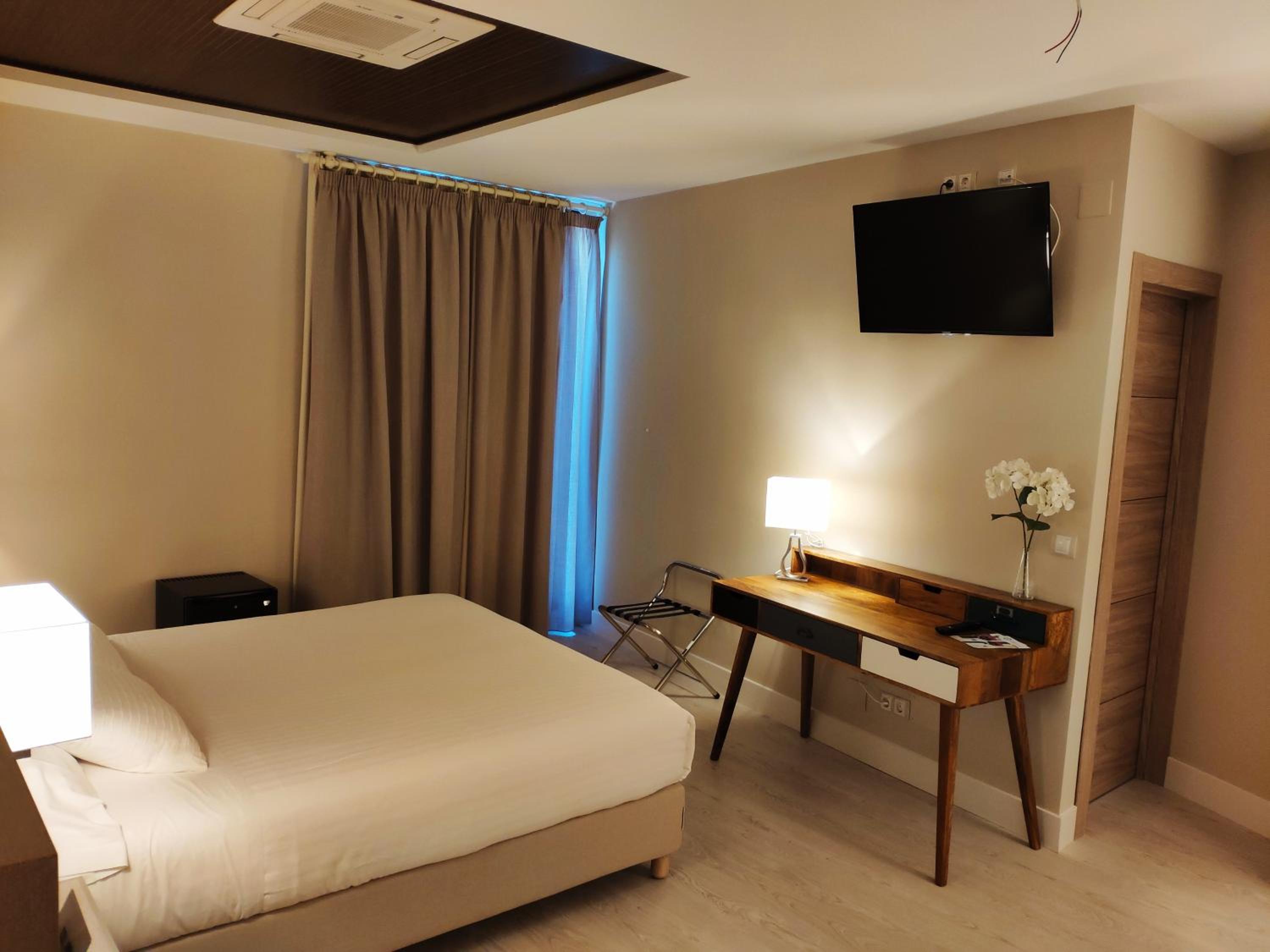 Deluxe Double Room with River View - Photo 10