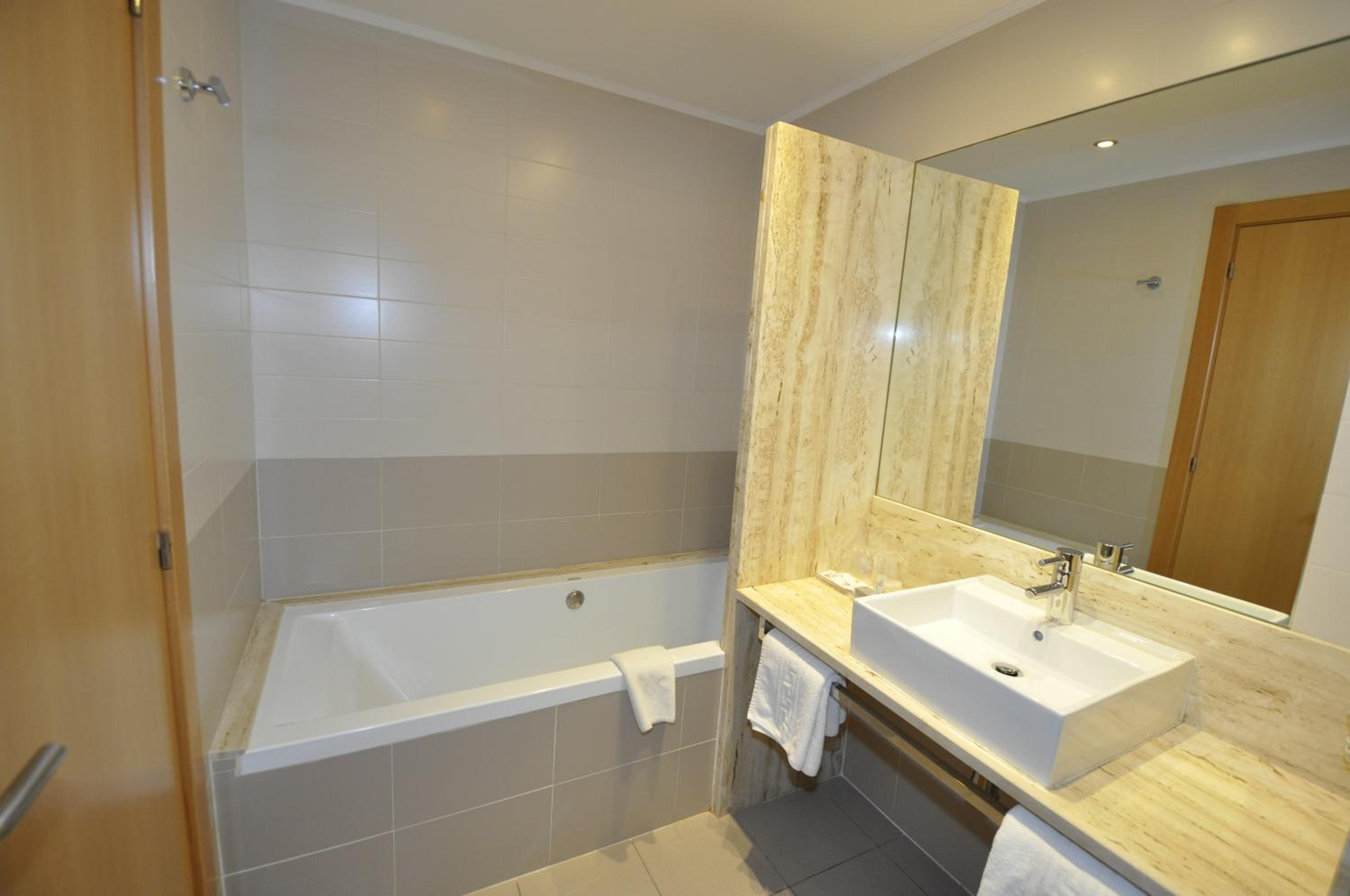 Double Room - Photo 6