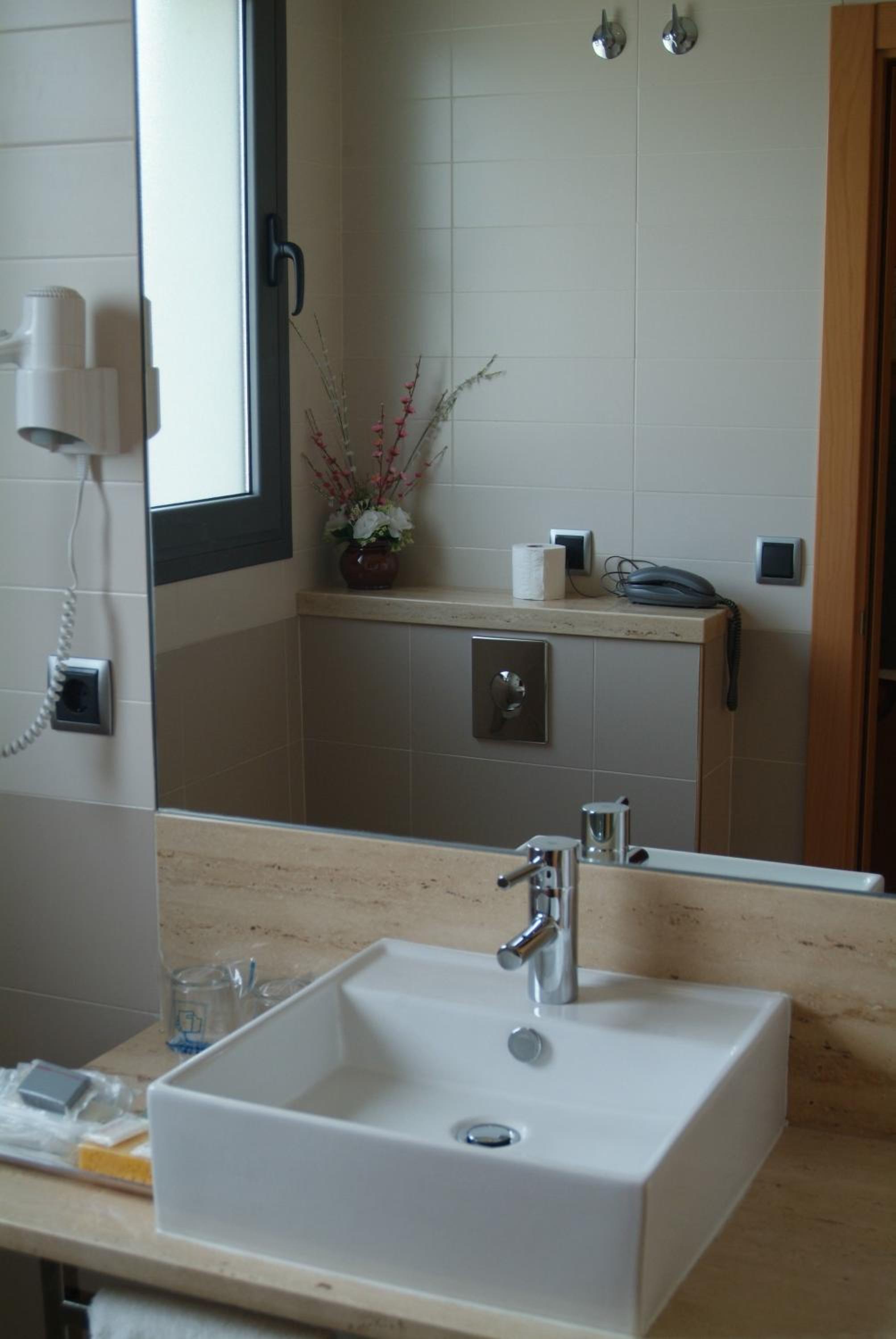 Double Room - Photo 7