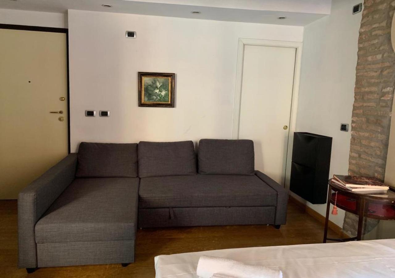 One-Bedroom Apartment - Photo 9
