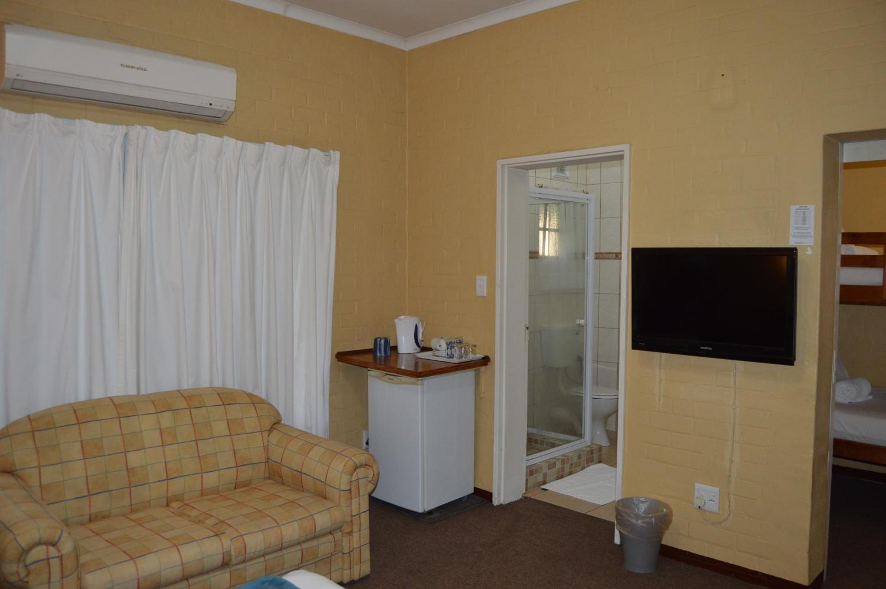 Family Room (2 Adults + 2 Children)