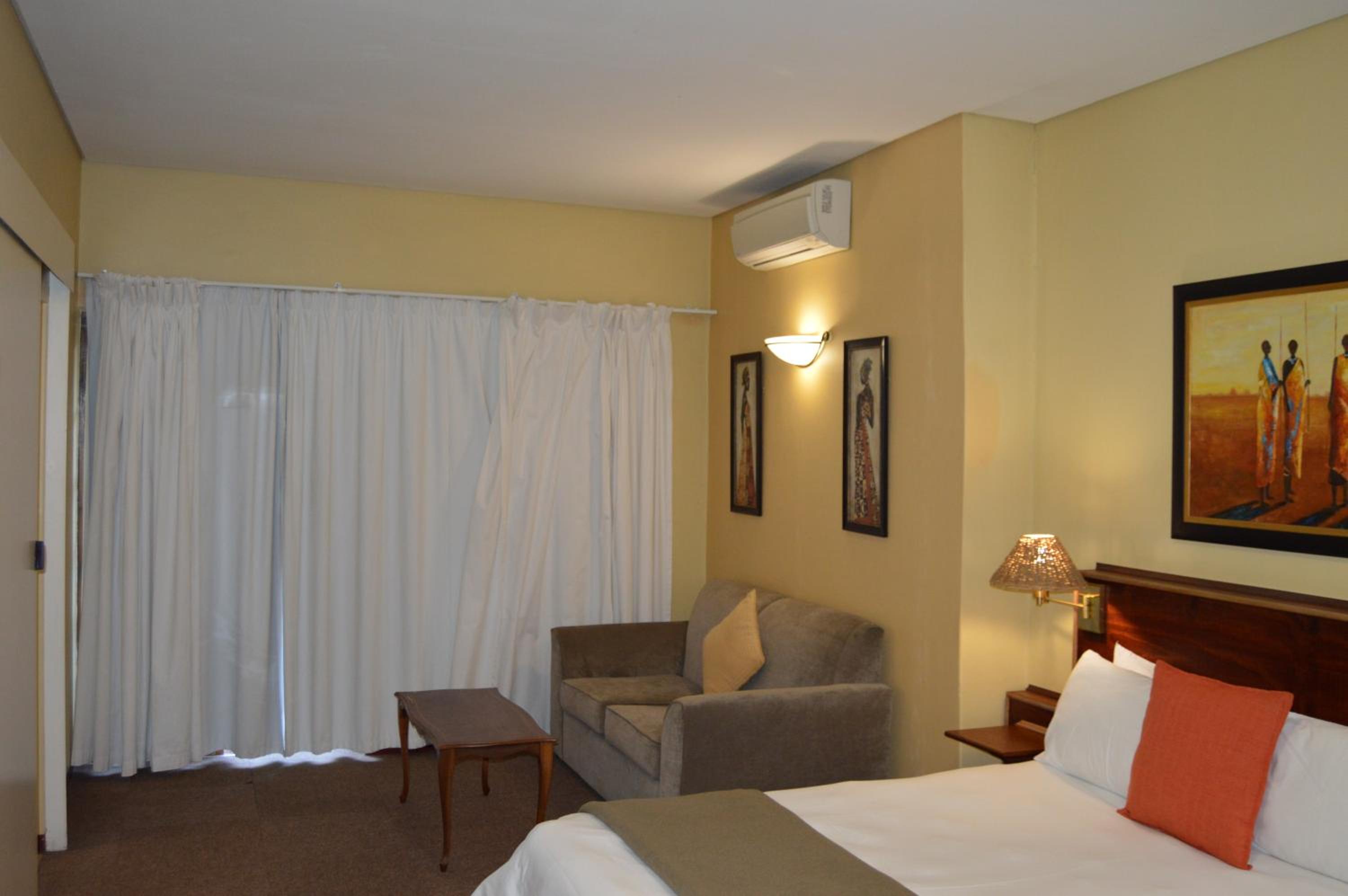 Standard Queen Room photo 2