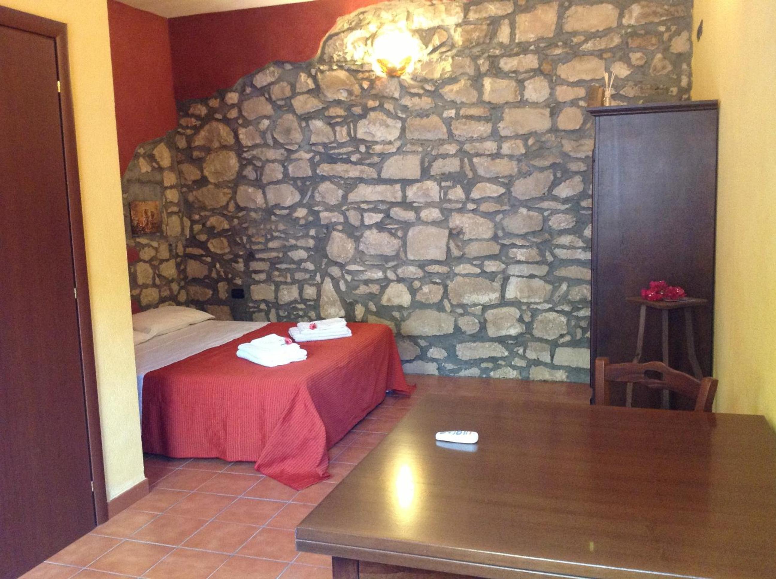 Double or Twin Room - Photo 3