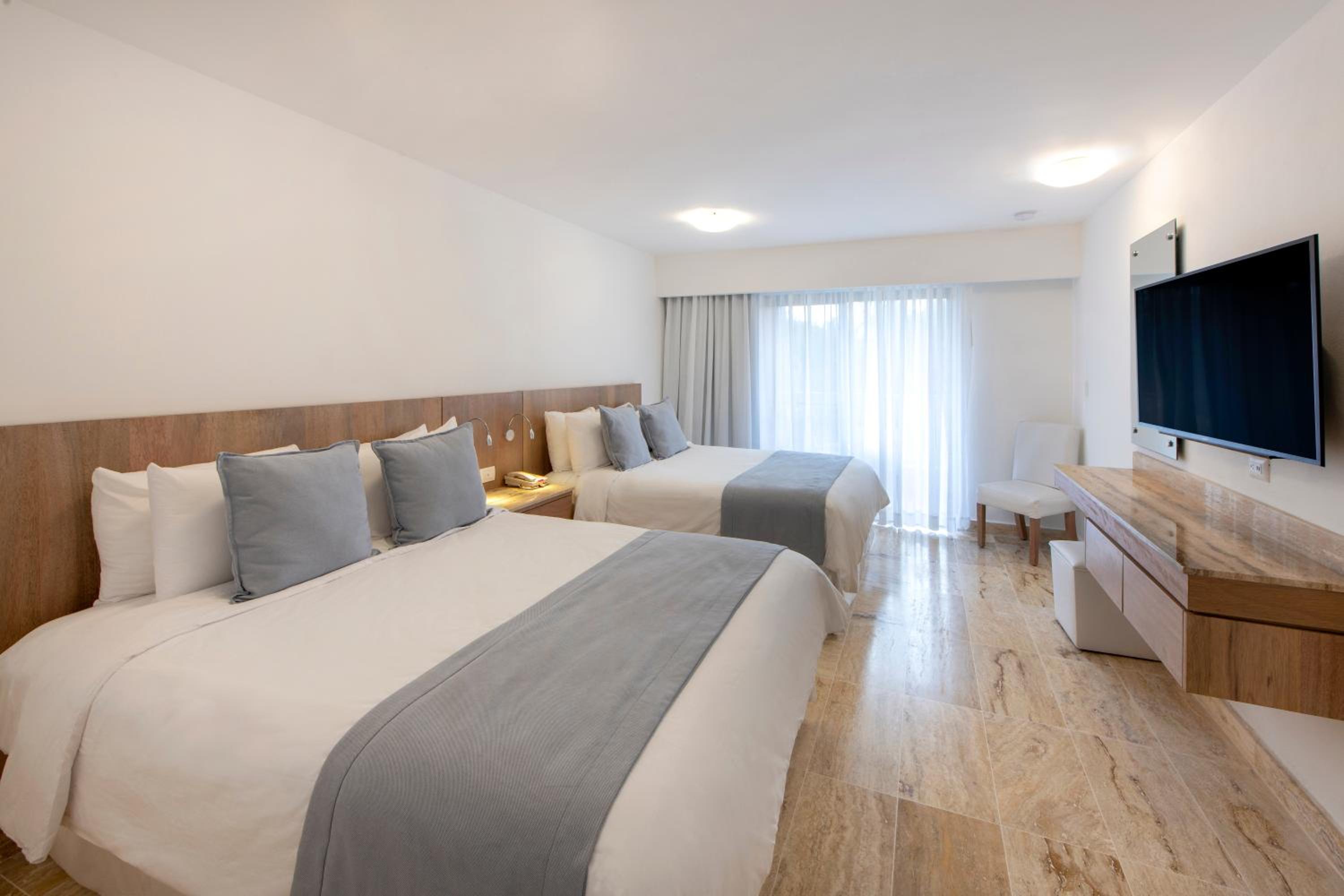 Superior Plus Room with Two Queen Beds - Non-Smoking photo 2
