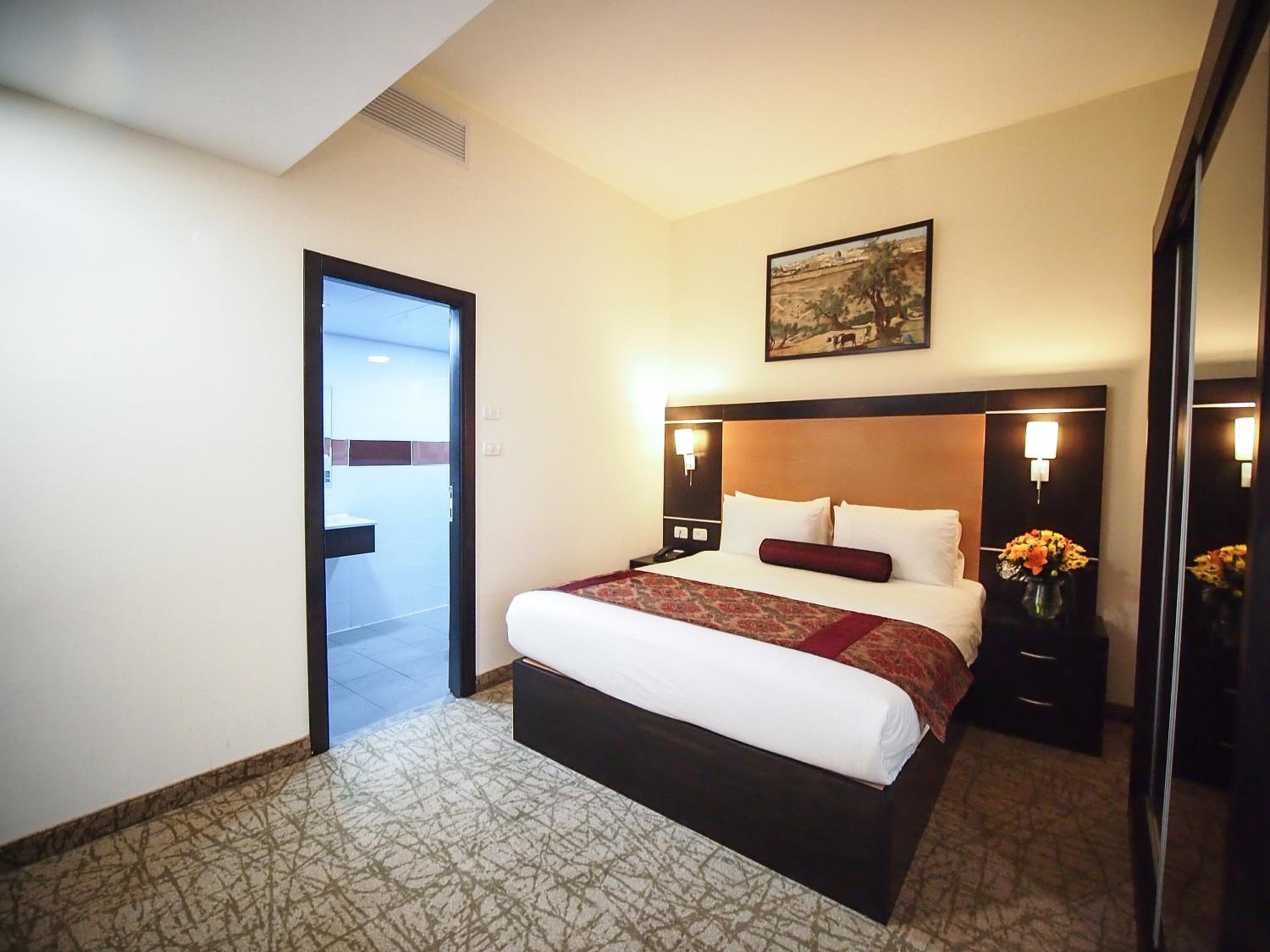 Standard Double Room - Photo 16