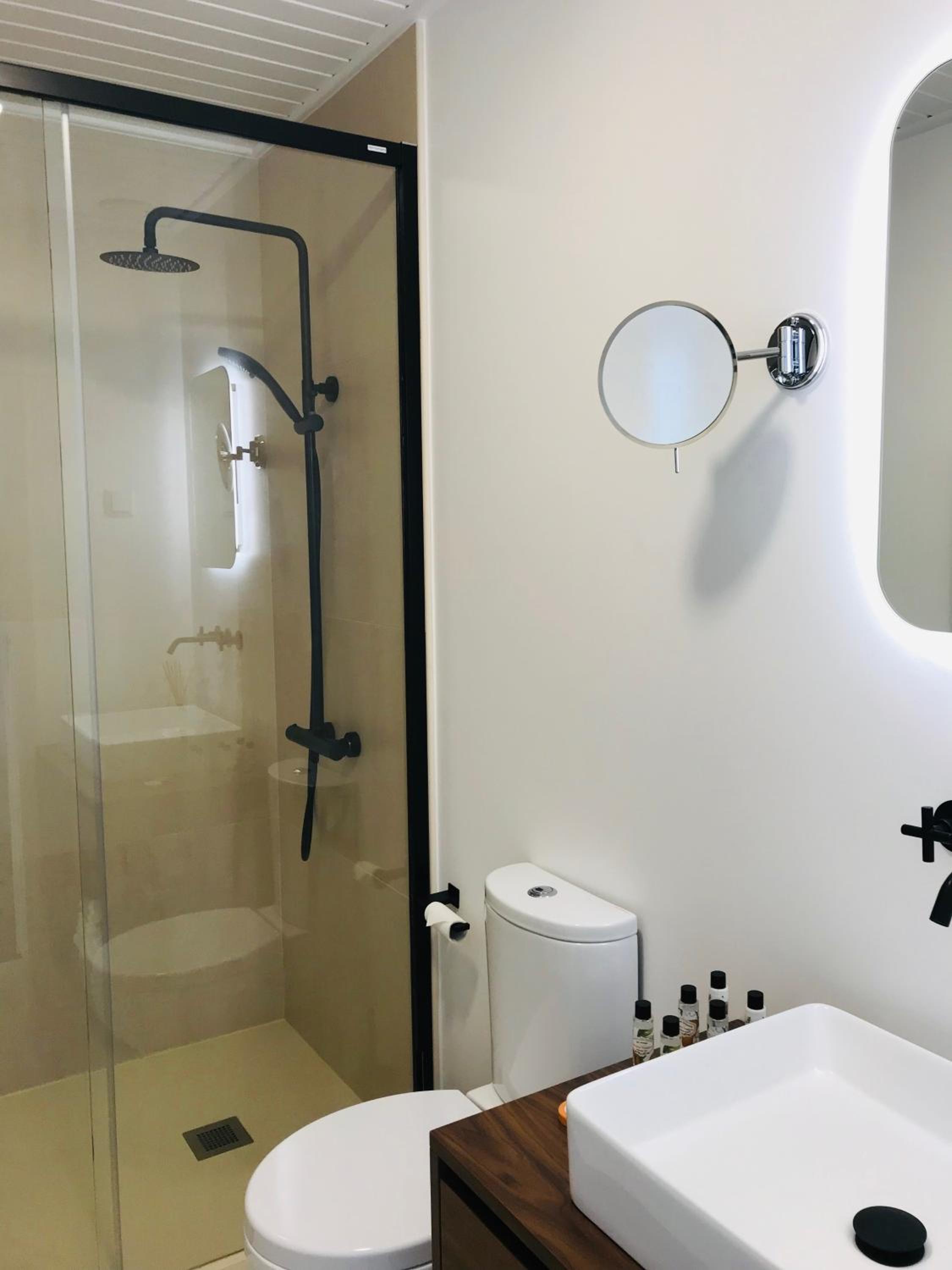 Superior Quadruple Room - Photo 20