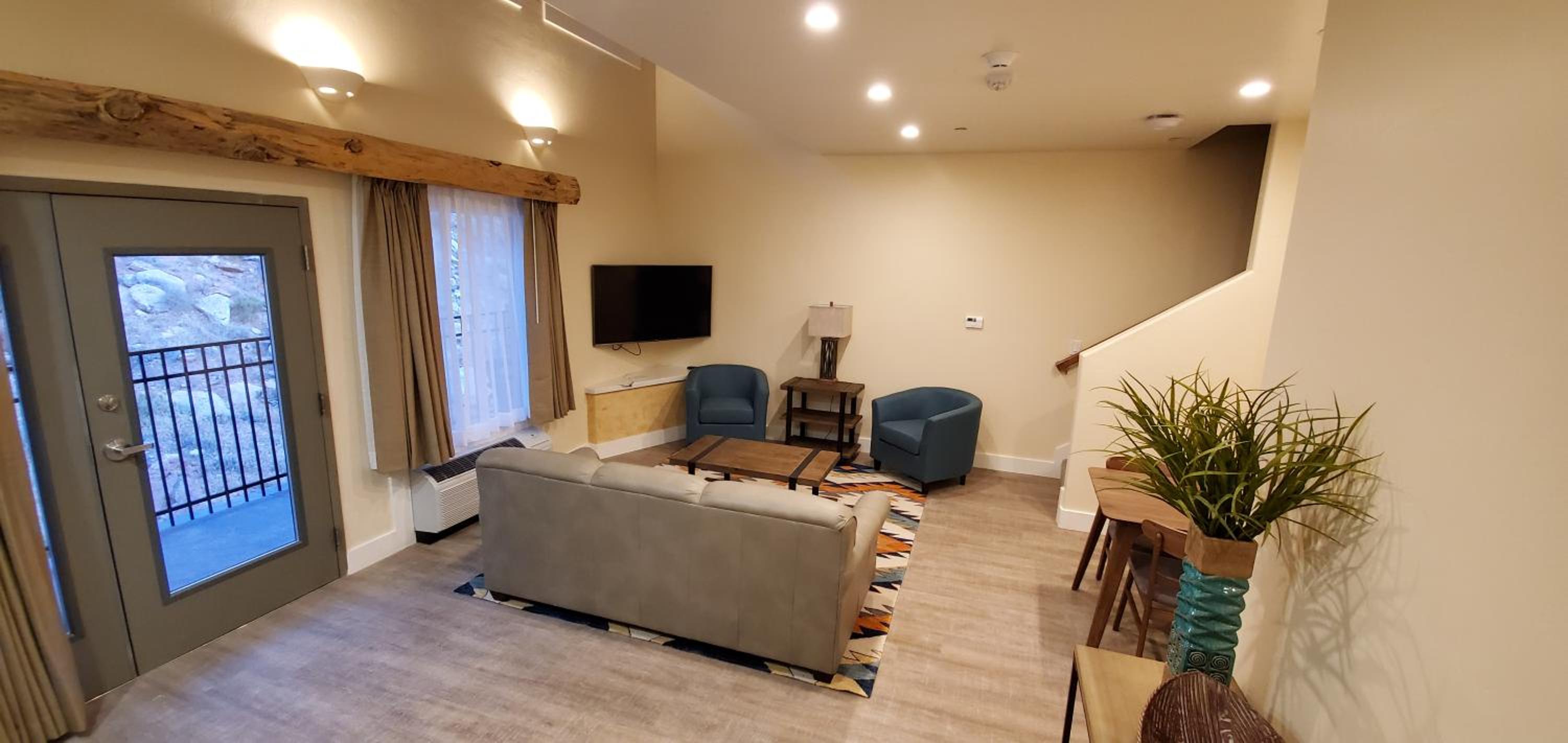 Deluxe Suite - Photo 2