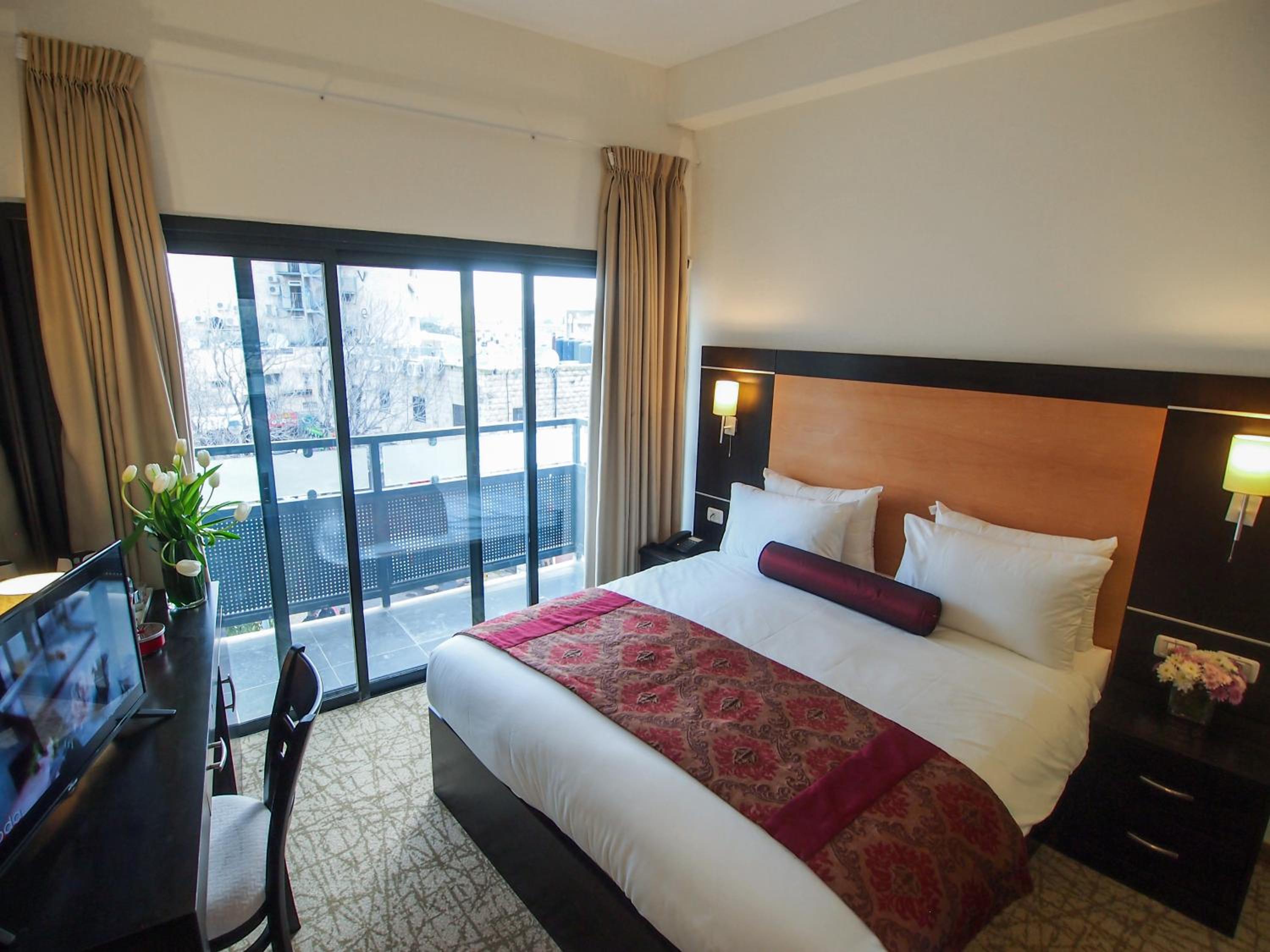 Classic Double Room with Balcony - Photo 2