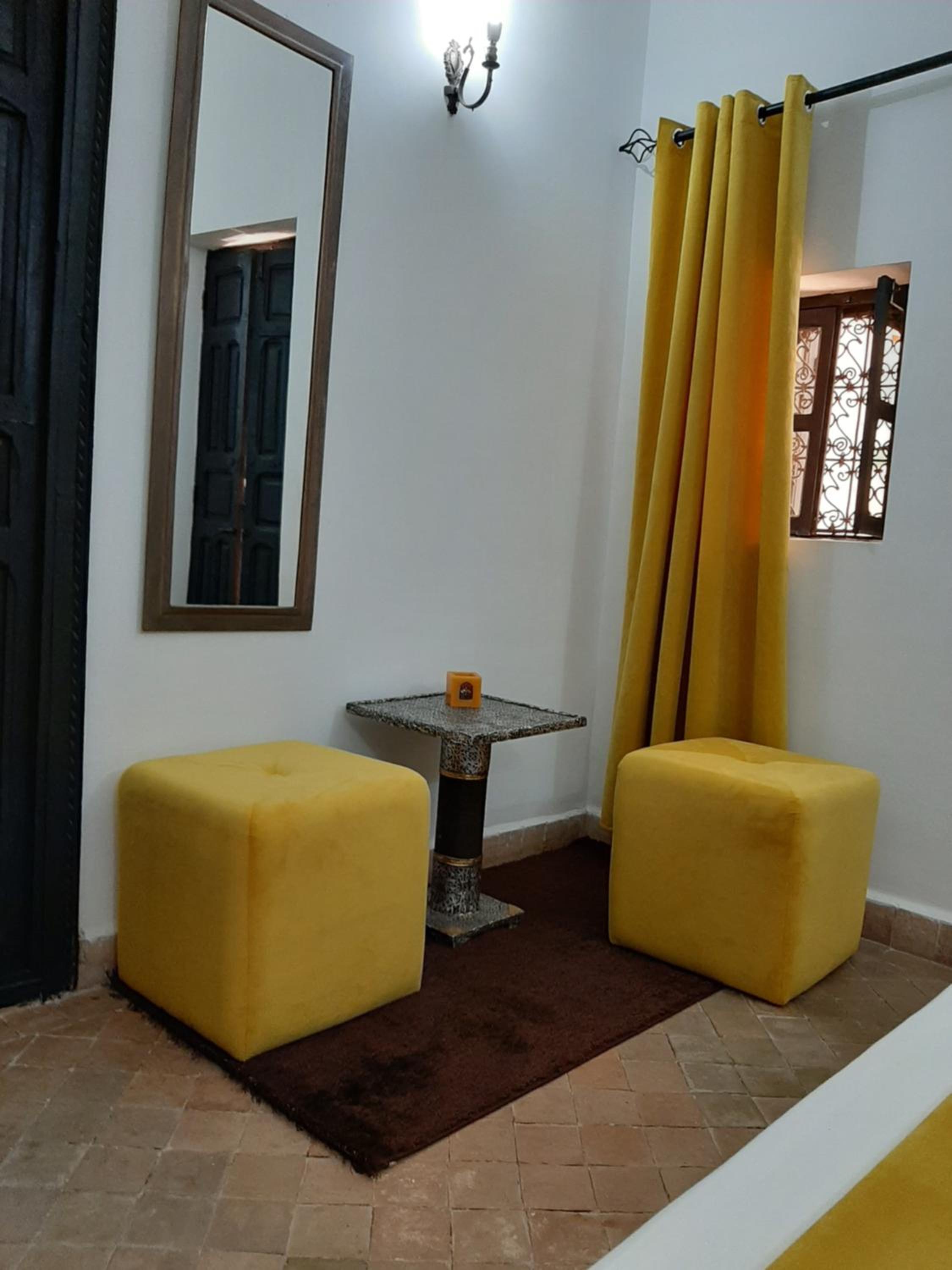 Superior King Room - Photo 11