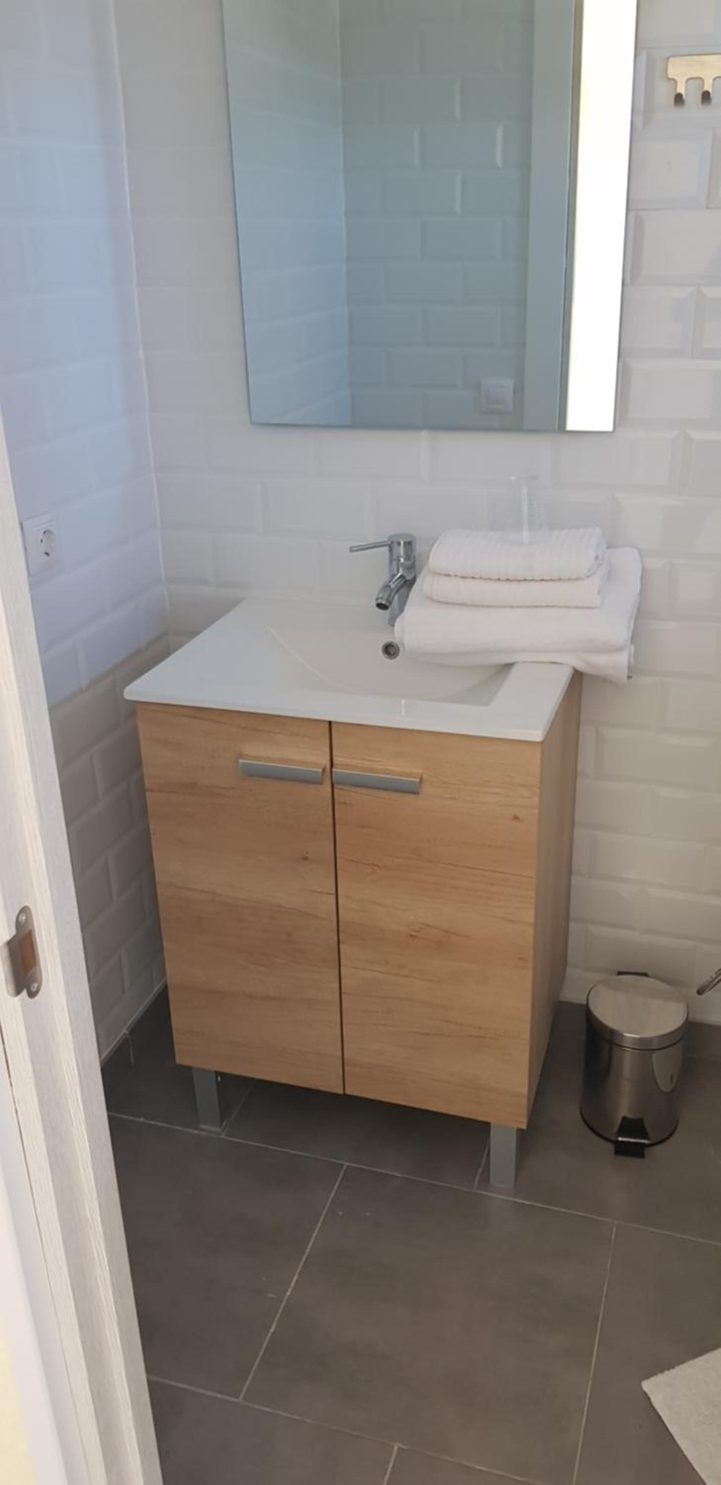 Twin Room thumbnail 5