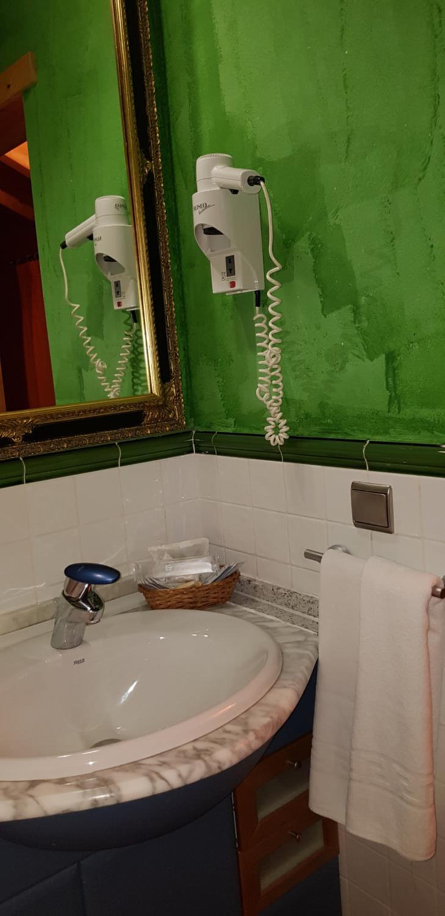 Quadruple Room with Bath photo 2