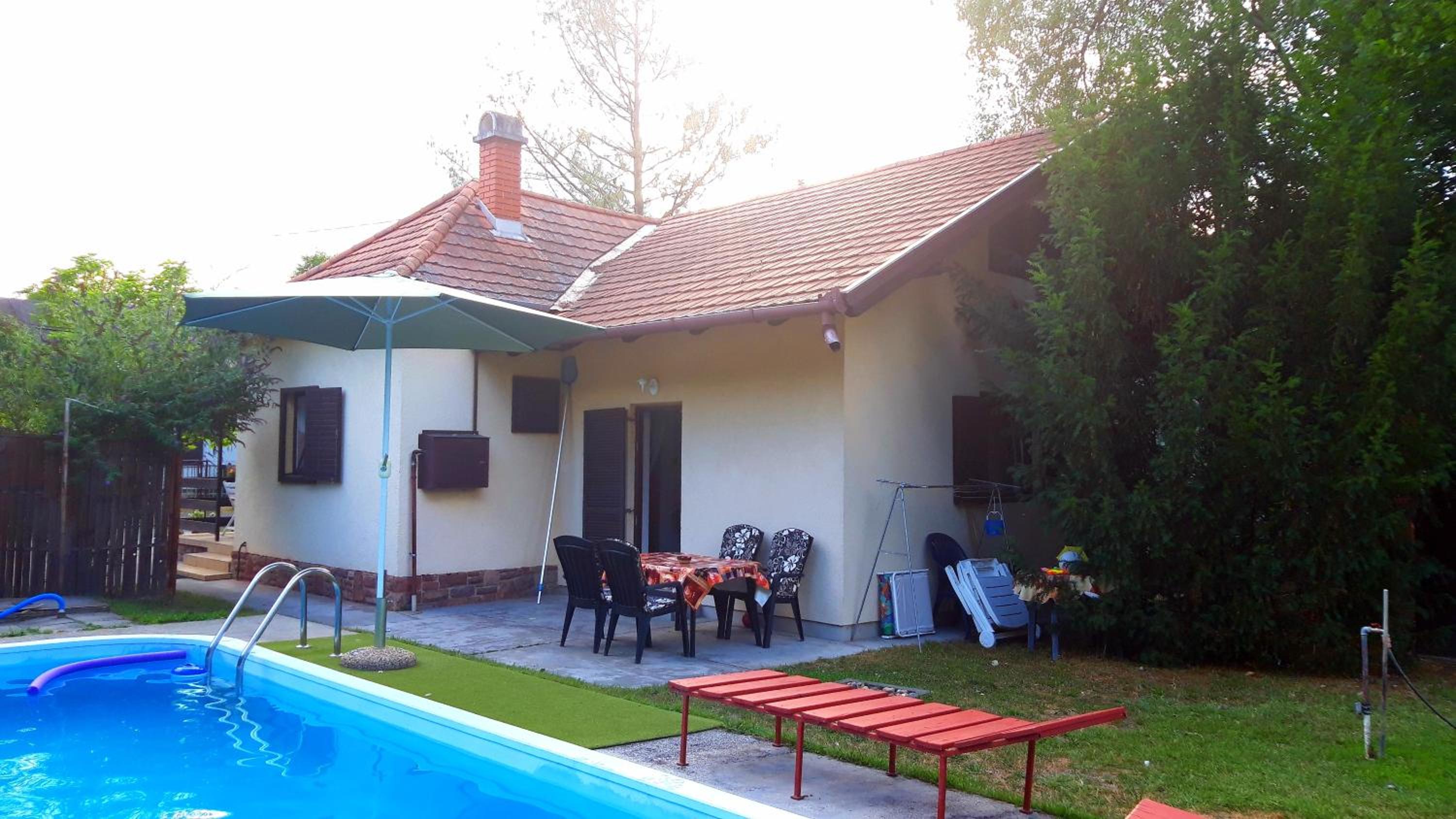Three-Bedroom House - Photo 3