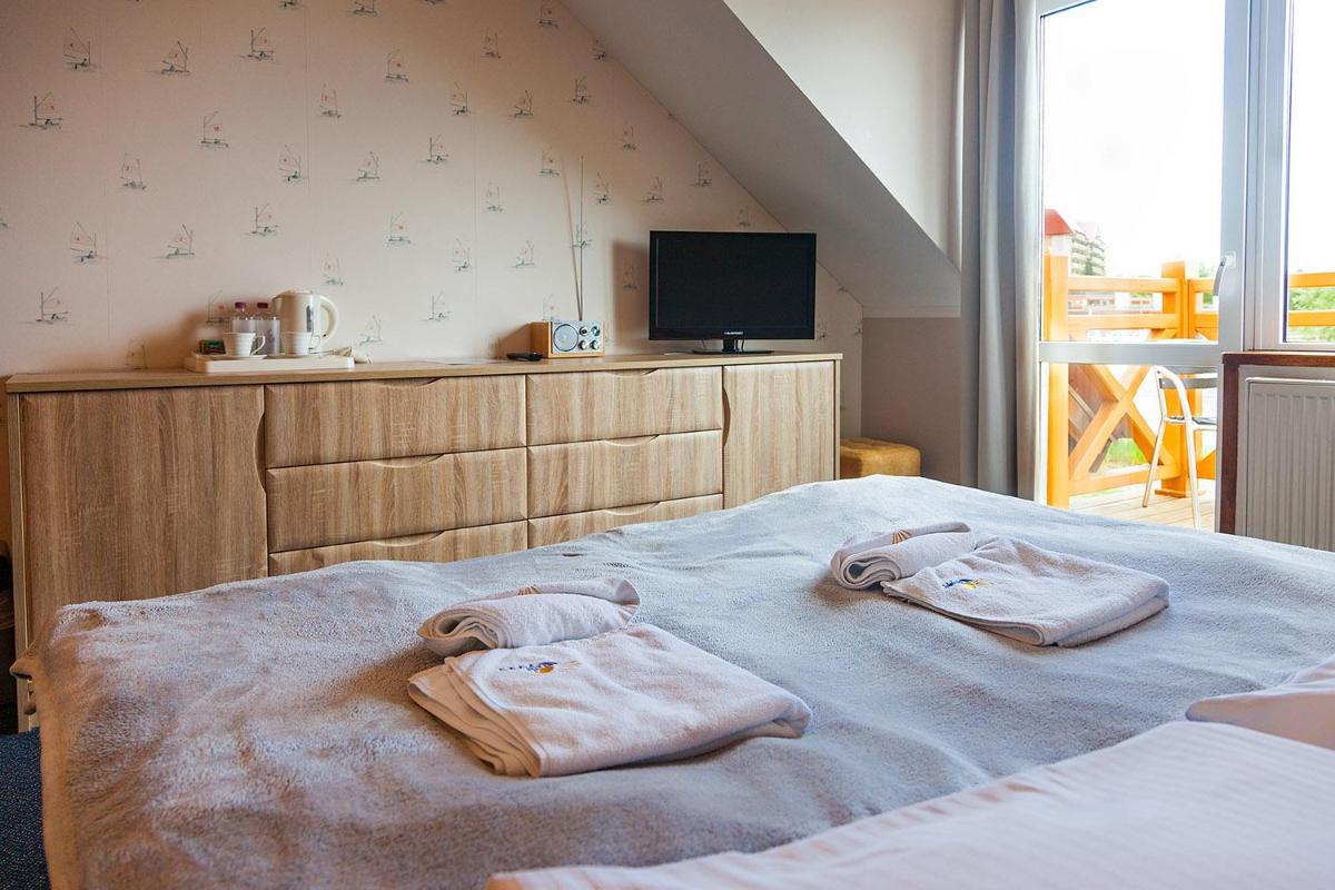 Twin Room with Lake View photo 3
