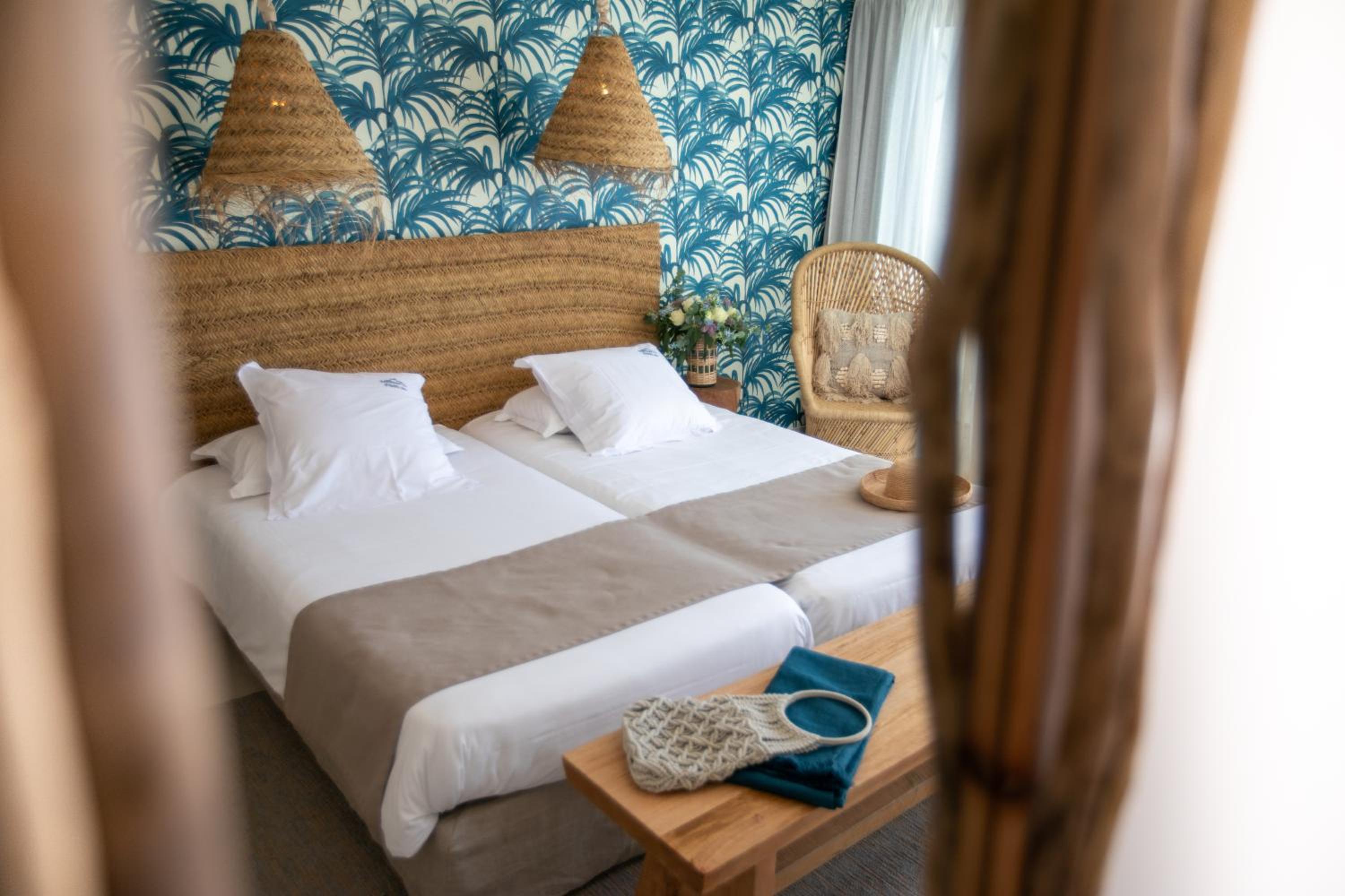 Deluxe Room - Photo 5