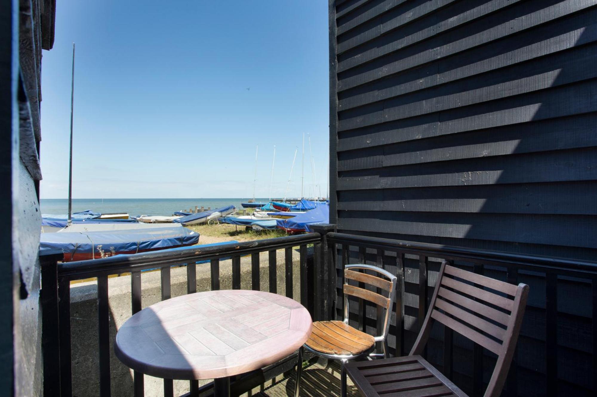 Family Room with Sea View - Photo 7