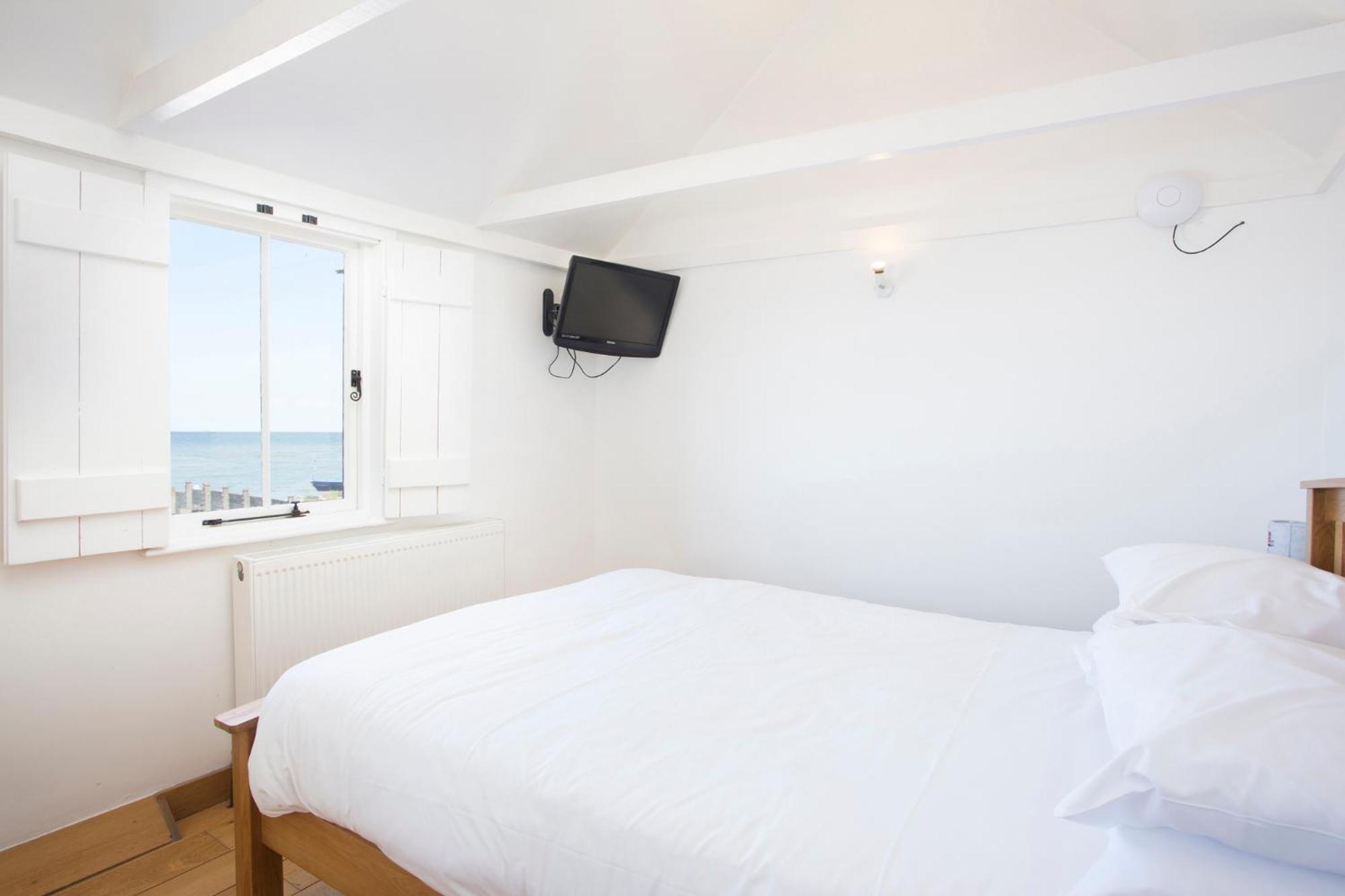 Family Room with Sea View - Photo 3