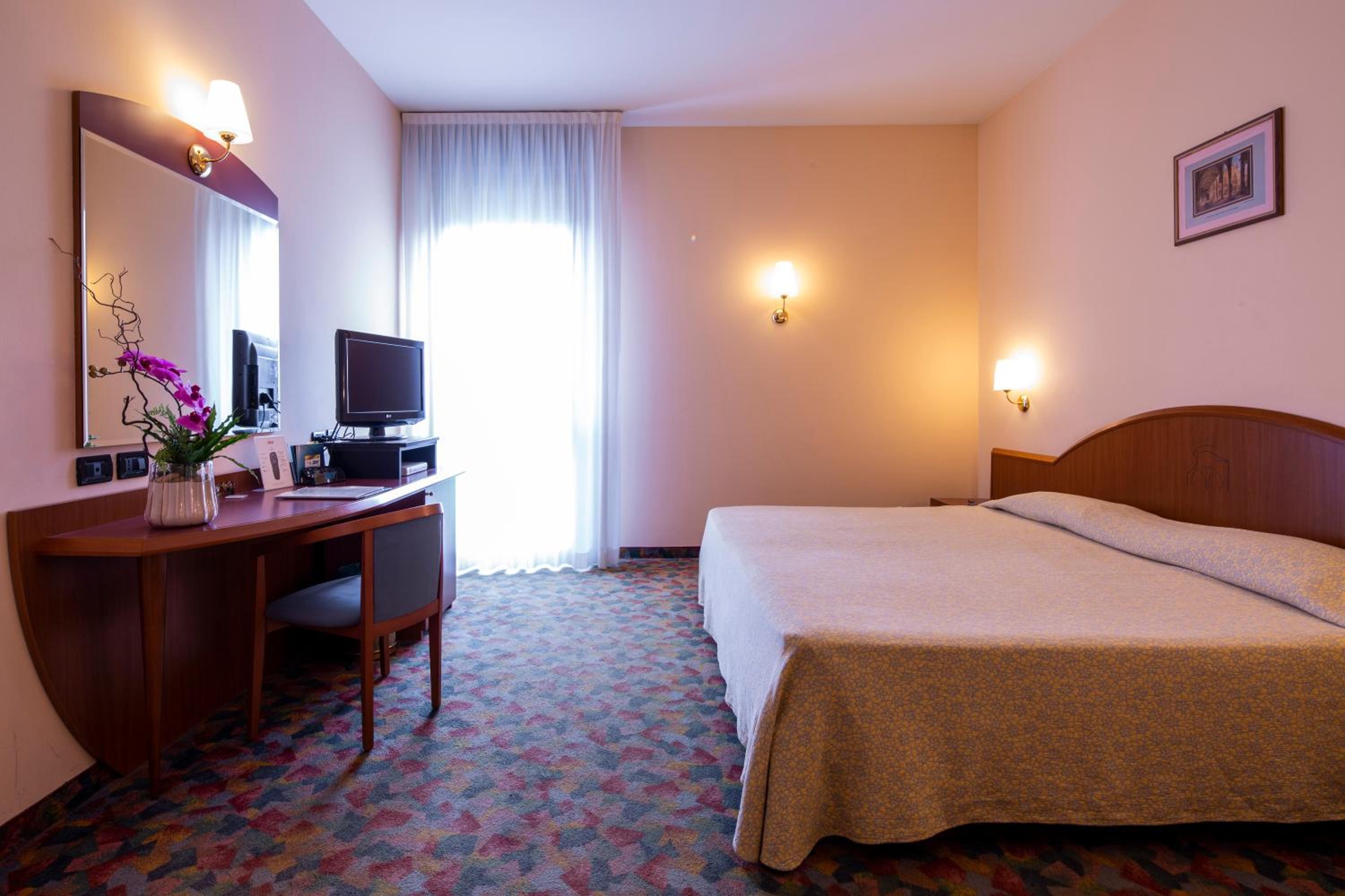 Double or Twin Room - Photo 2
