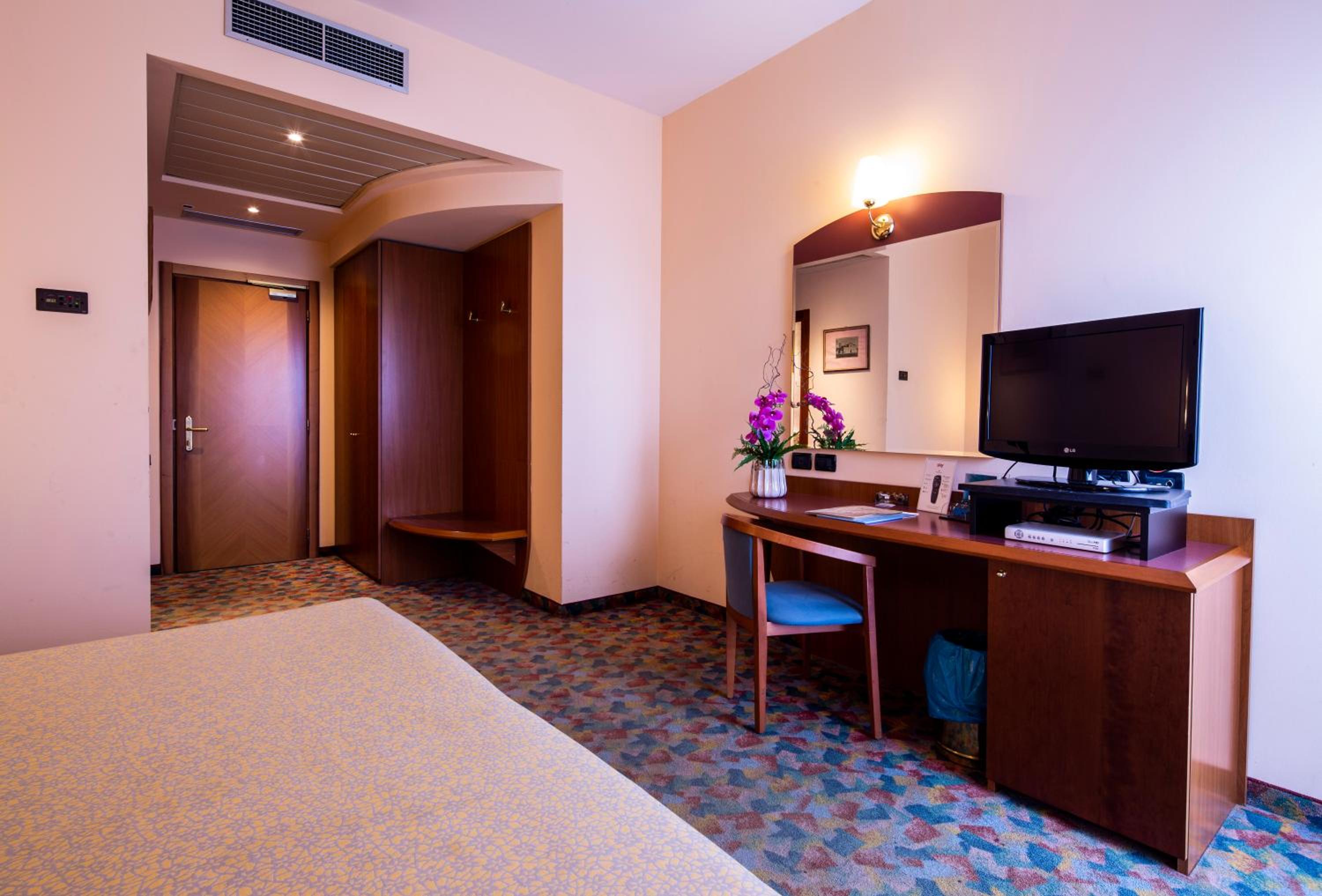 Double or Twin Room - Photo 1