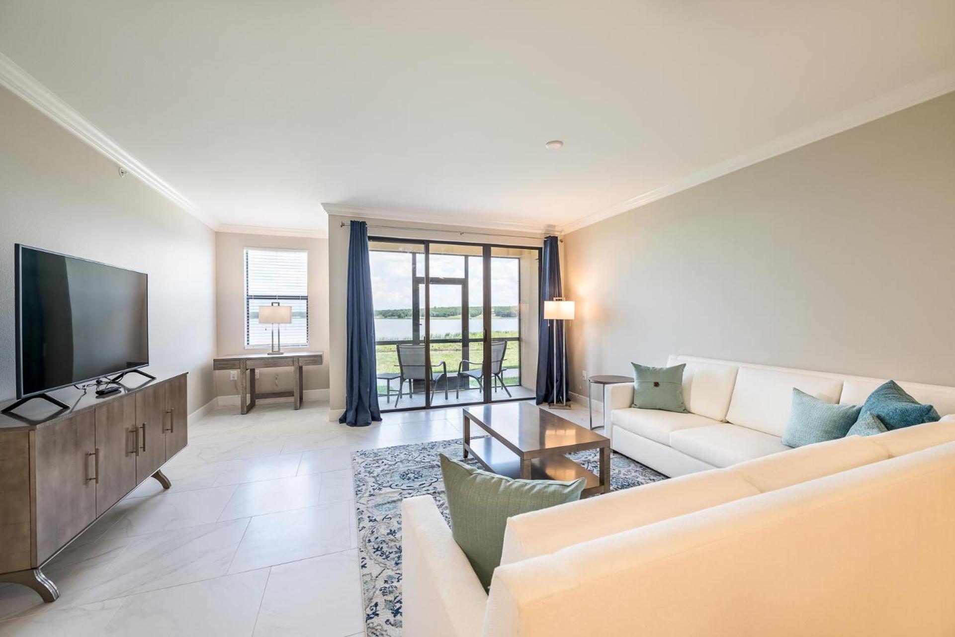 Apartment with Lake View - Photo 2