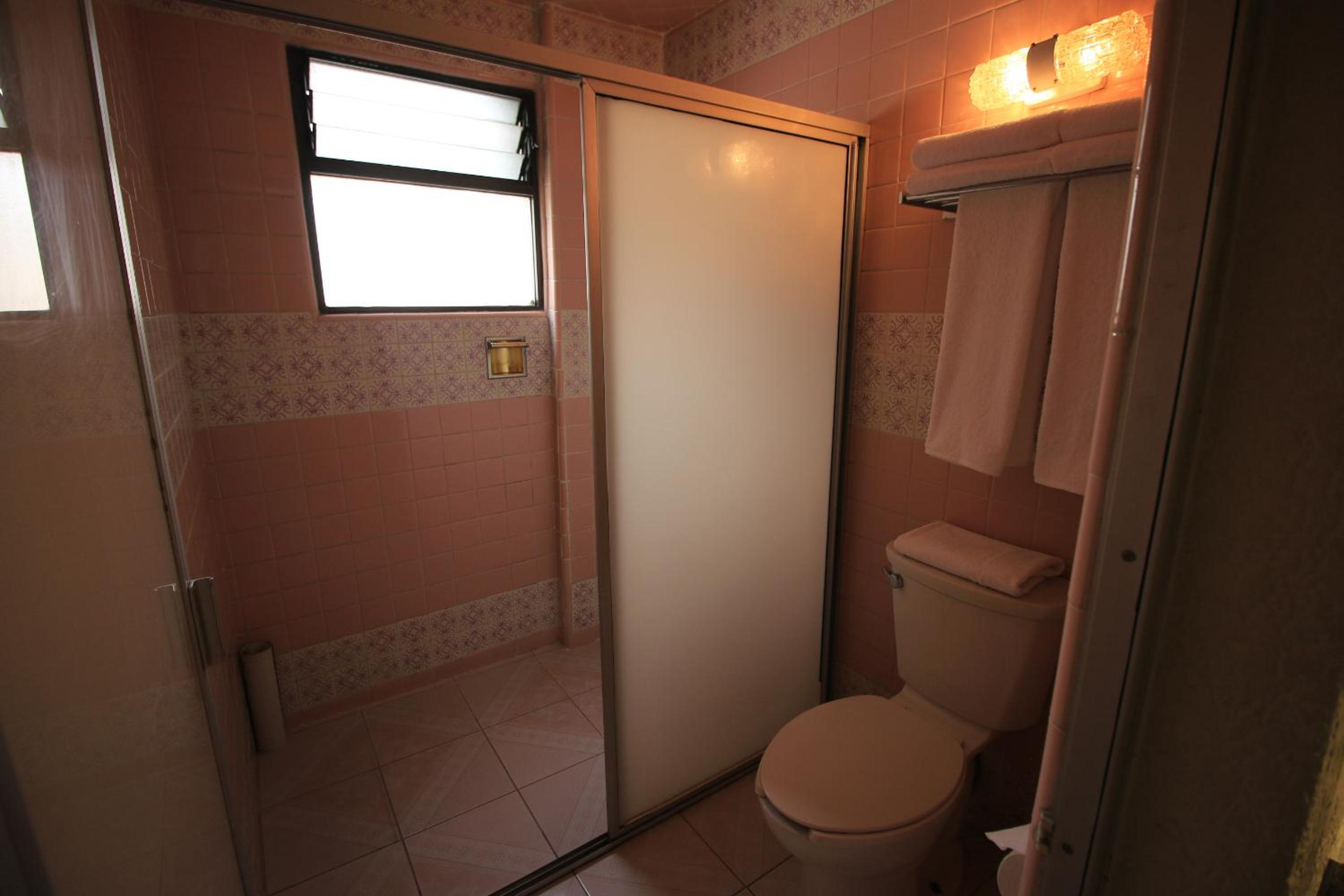 Standard Queen Room photo 3