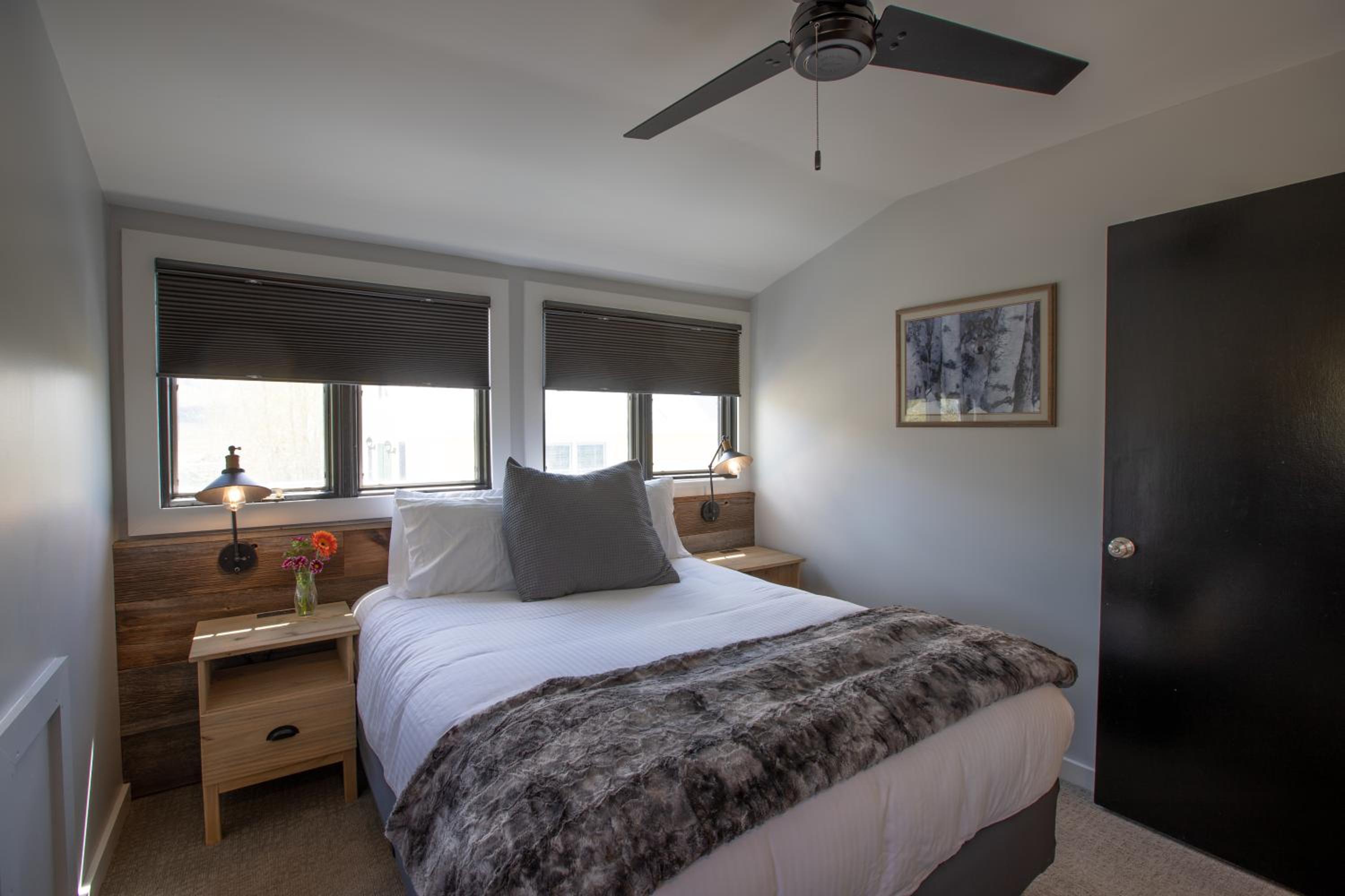 Queen Room with Mountain View photo 1