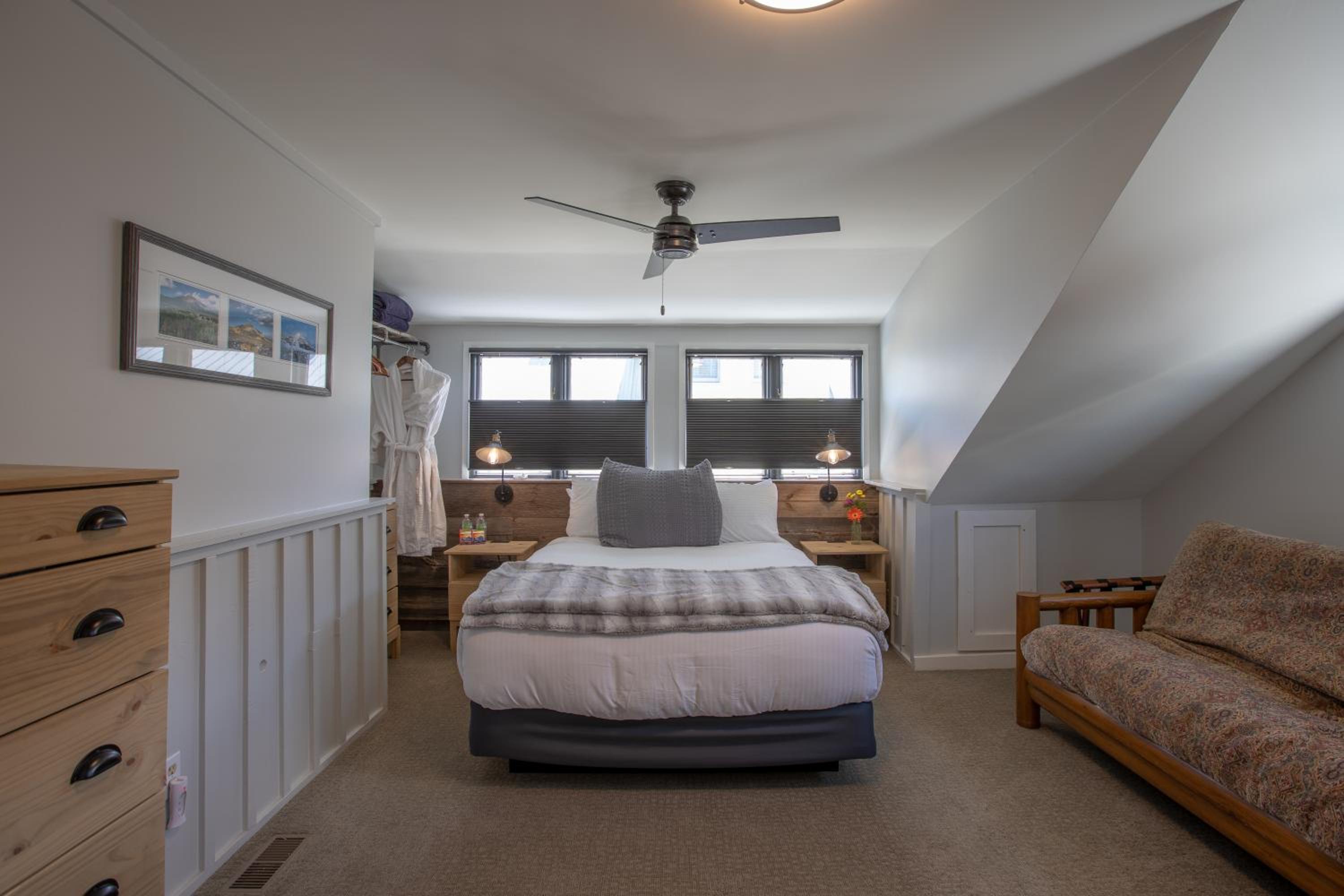 Queen Room with Balcony photo 2