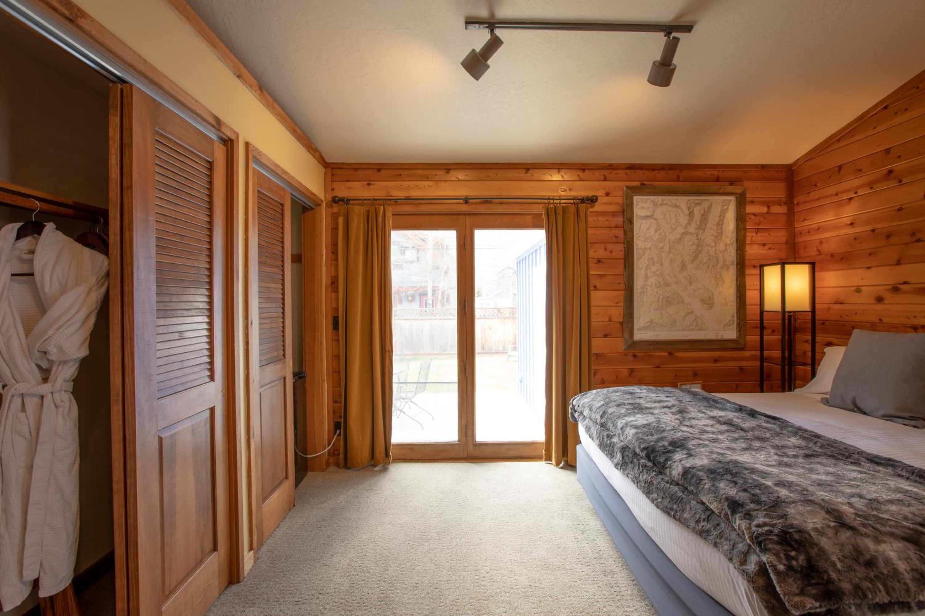 Deluxe King Room photo 3