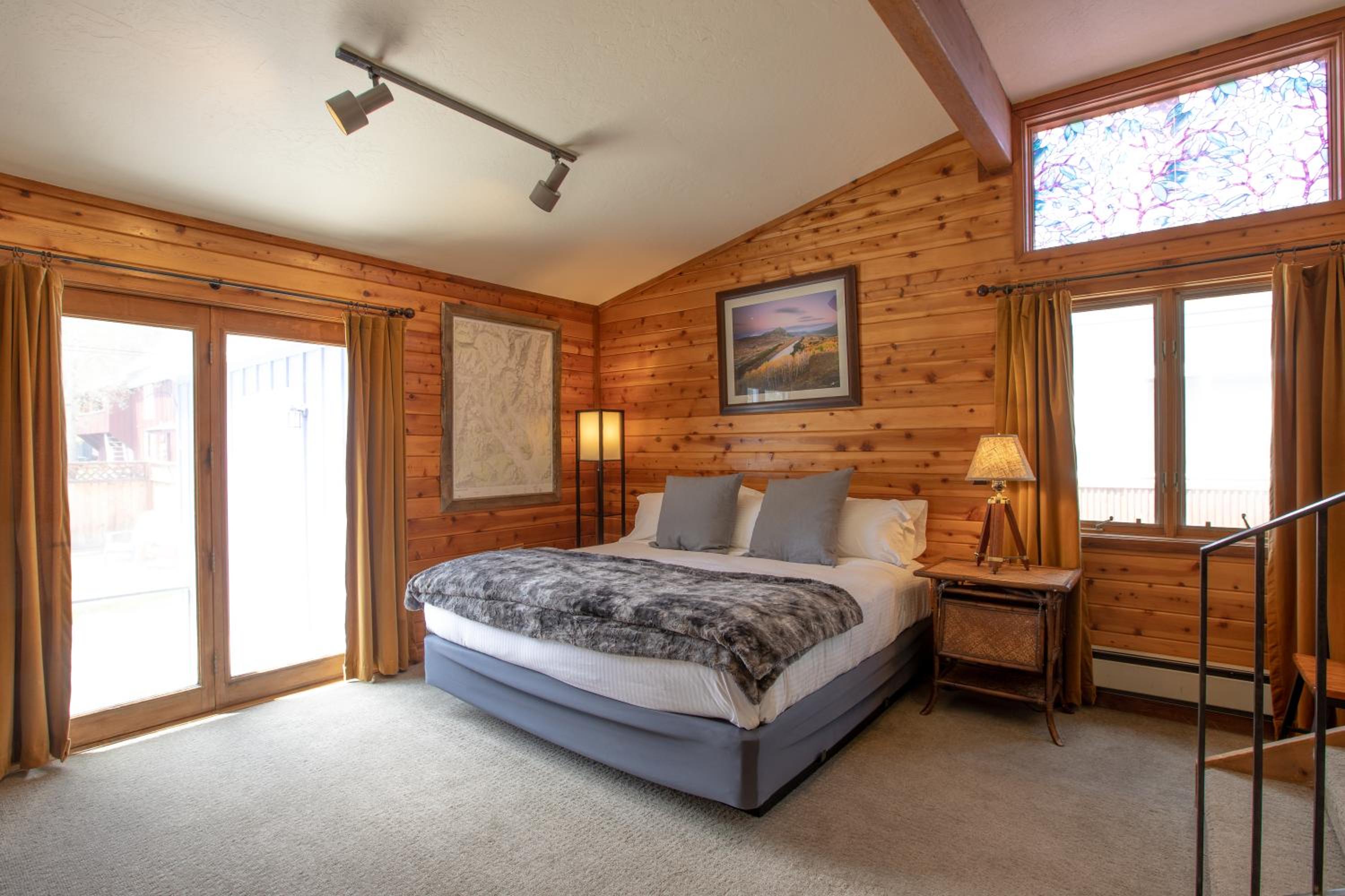 Deluxe King Room photo 1