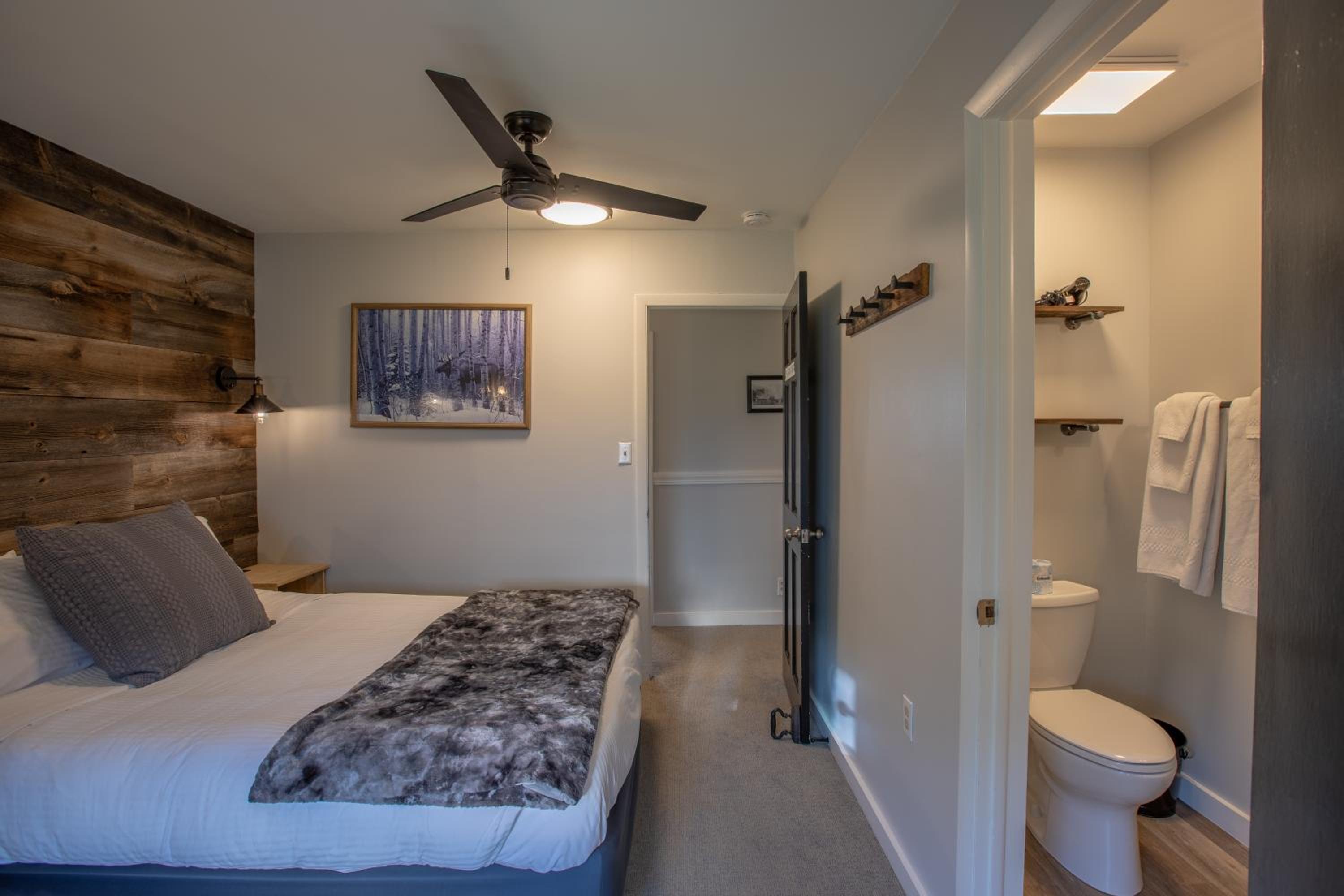 Standard Queen Room photo 2