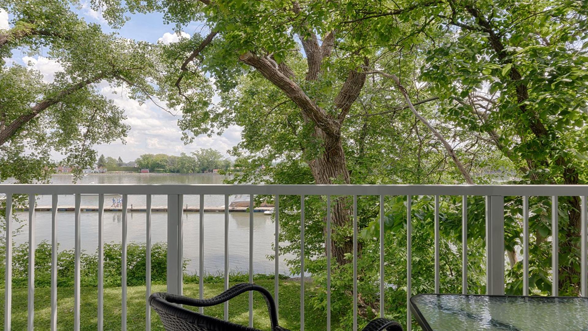Superior Room with Two Queen Beds and River View (Pavillon Desmarais)
