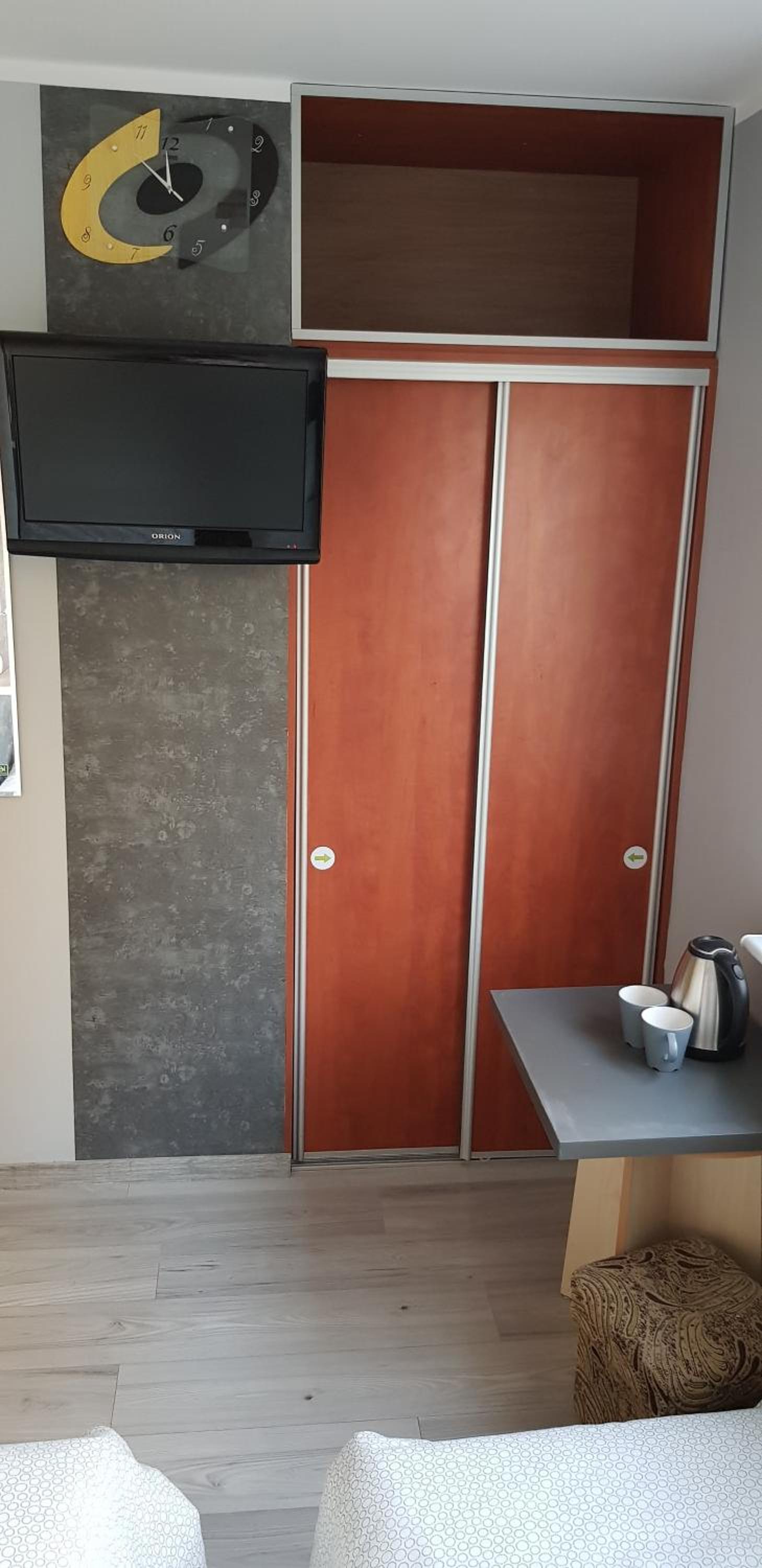 Standard Twin Room with Shared Bathroom photo 2