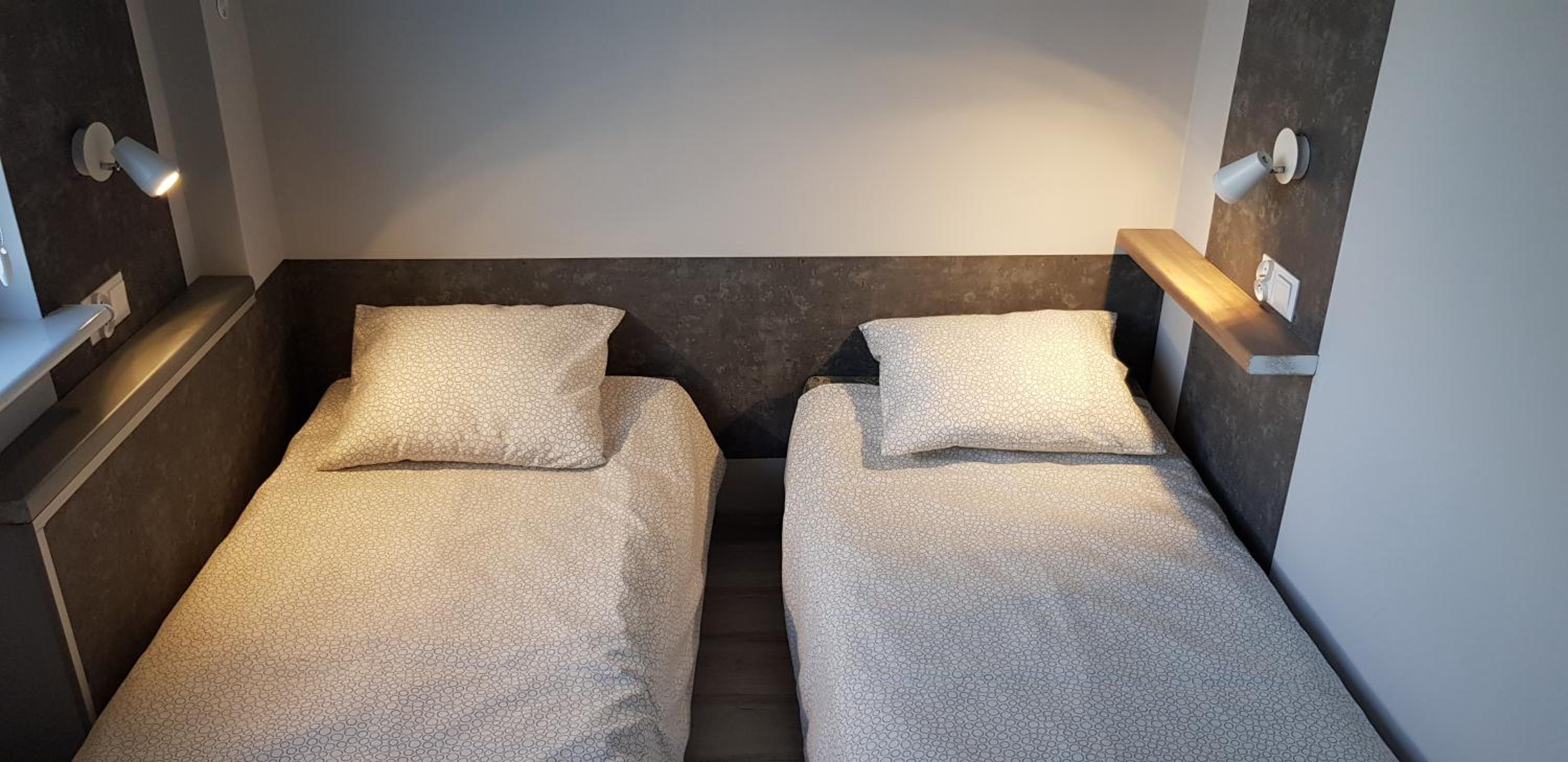 Standard Twin Room with Shared Bathroom photo 1
