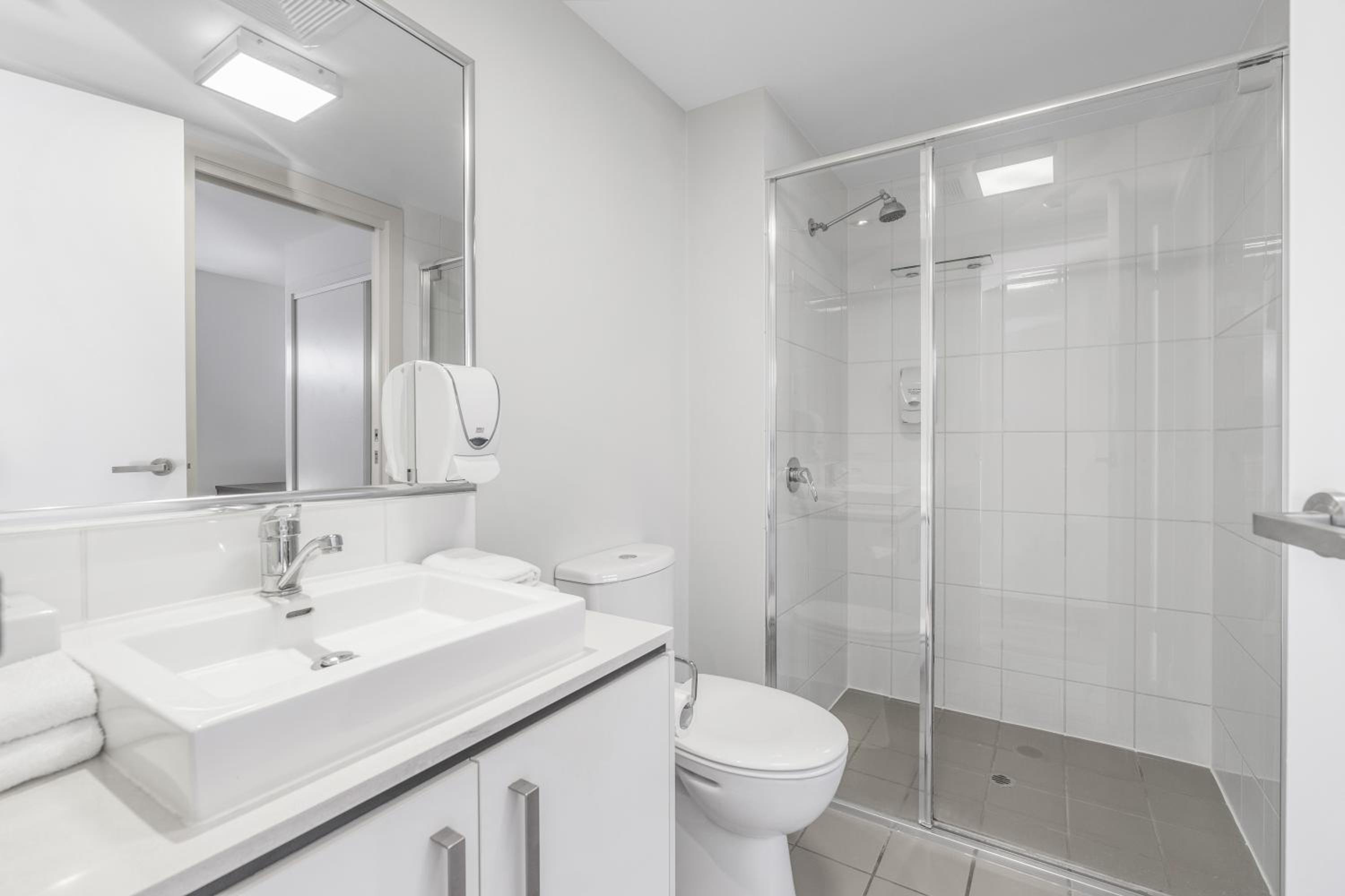 One-Bedroom Suite - Photo 3