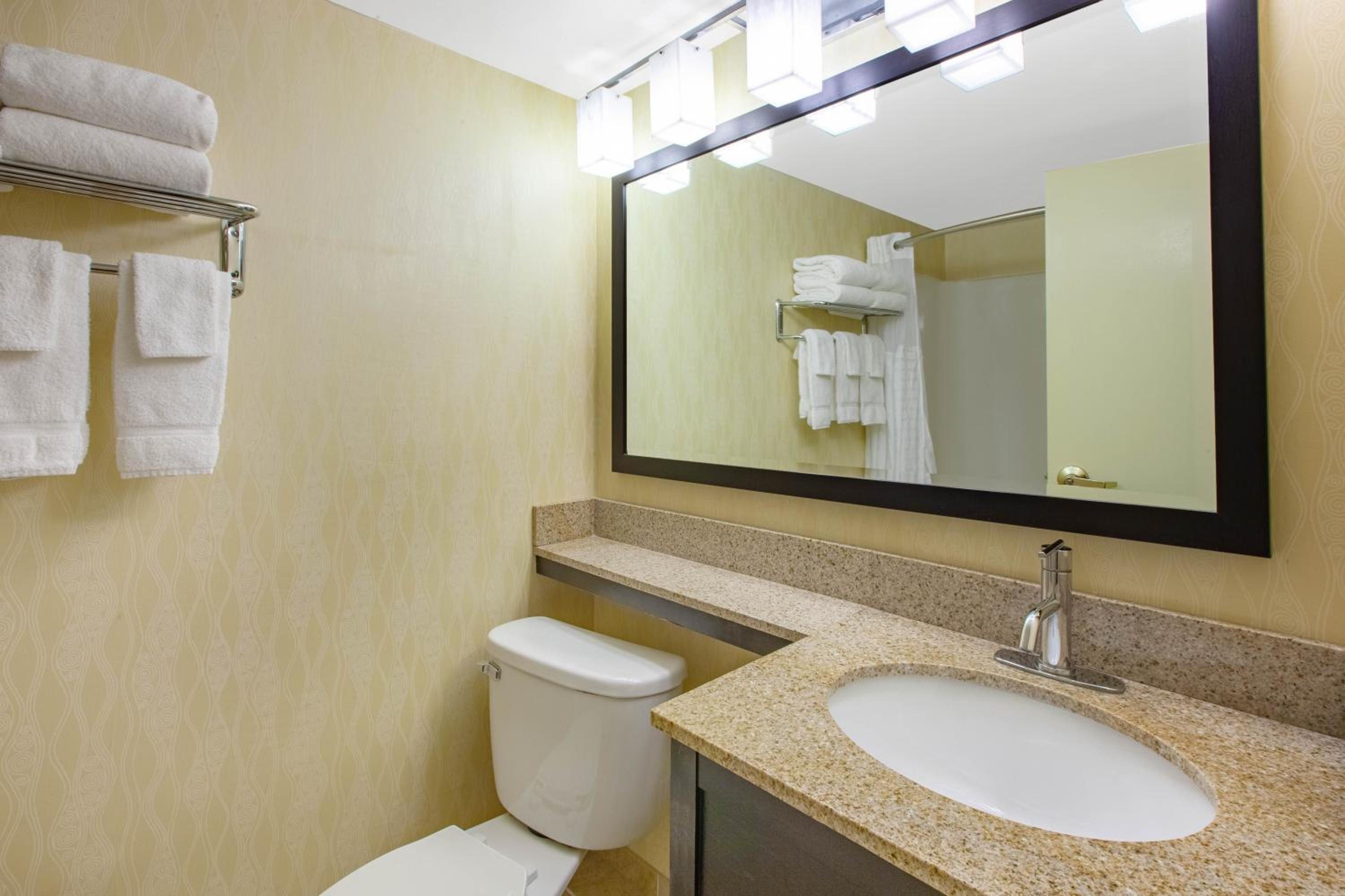 King Room - Non-Smoking - Photo 3