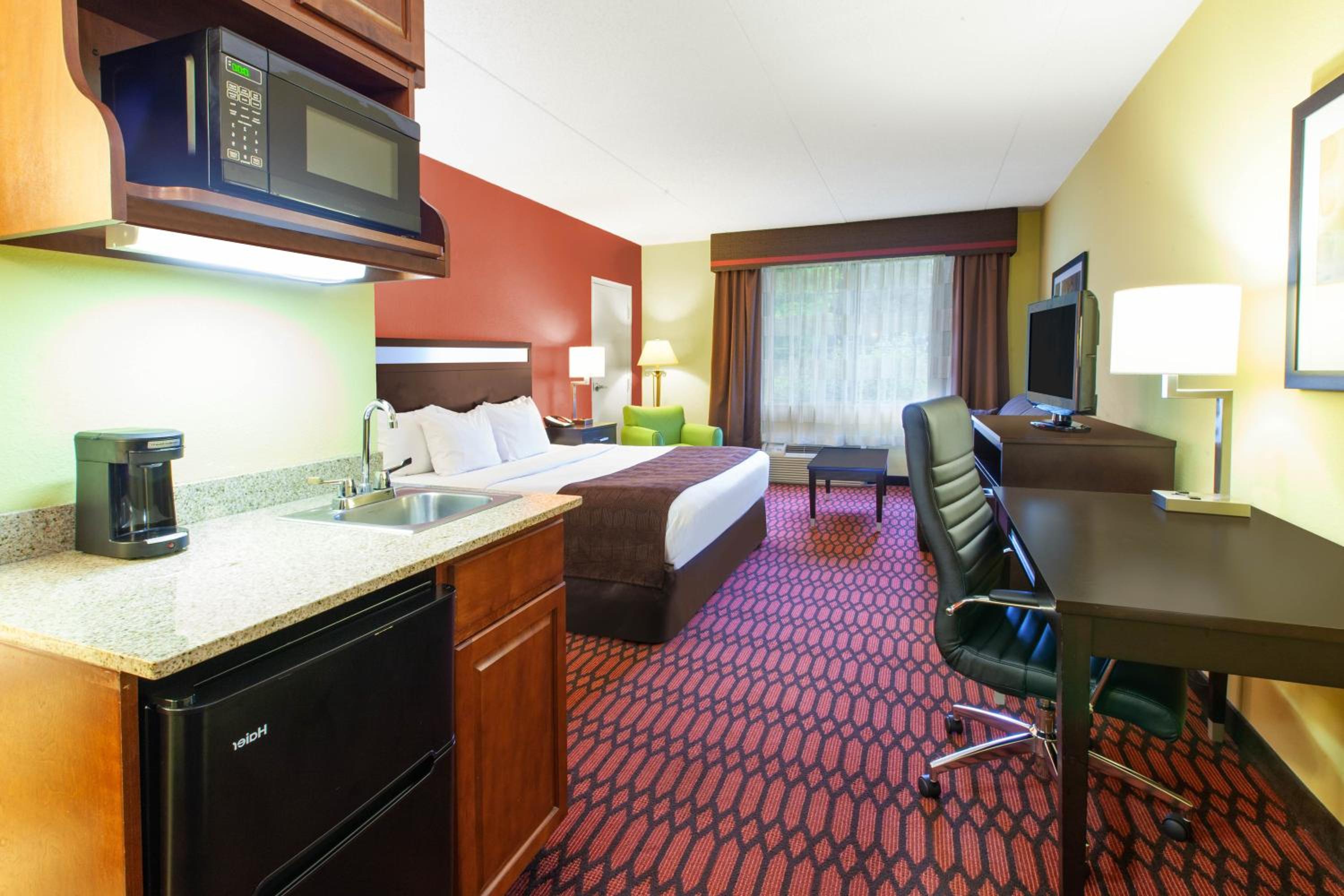 King Room - Non-Smoking - Photo 1