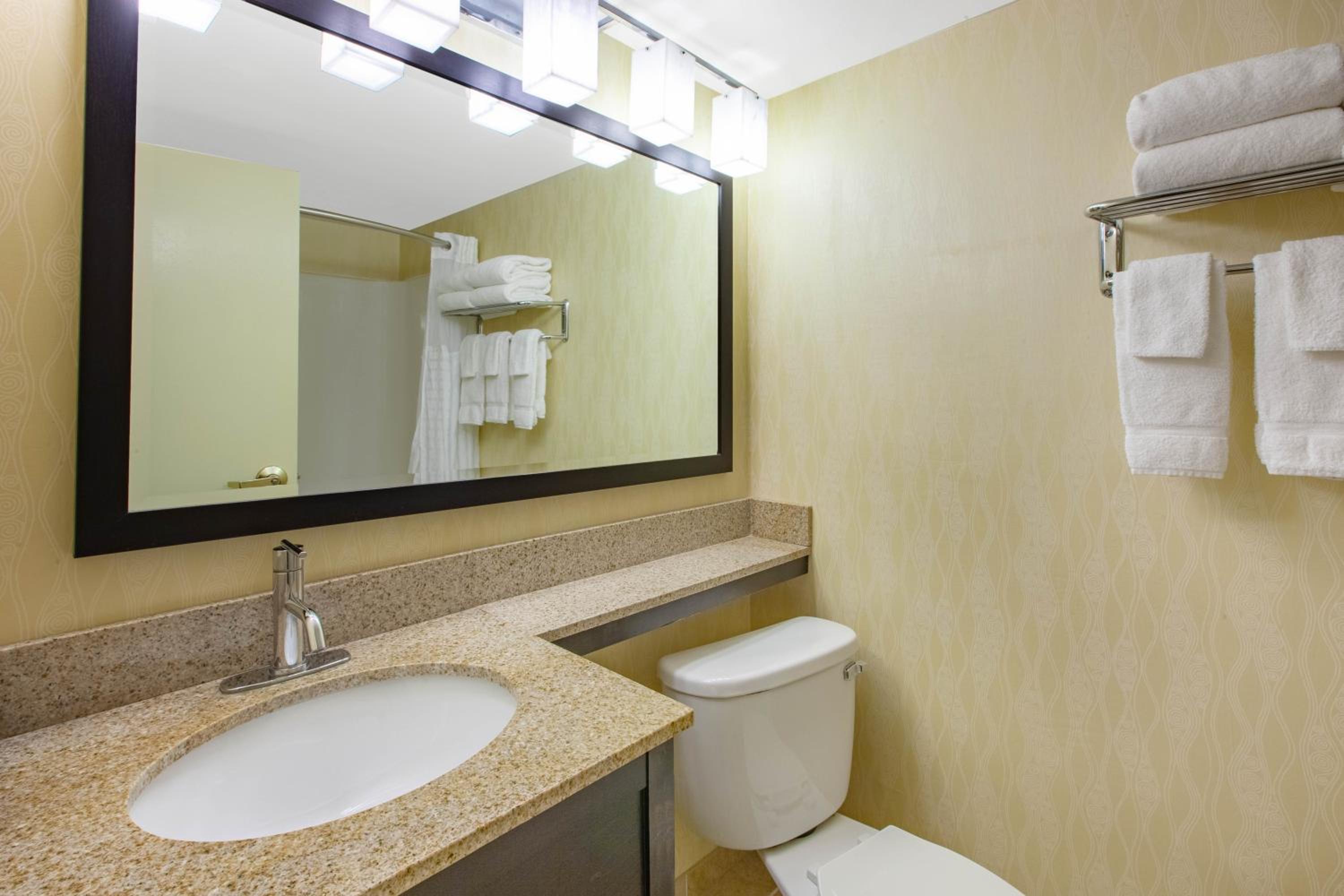 King Room - Non-Smoking - Photo 2