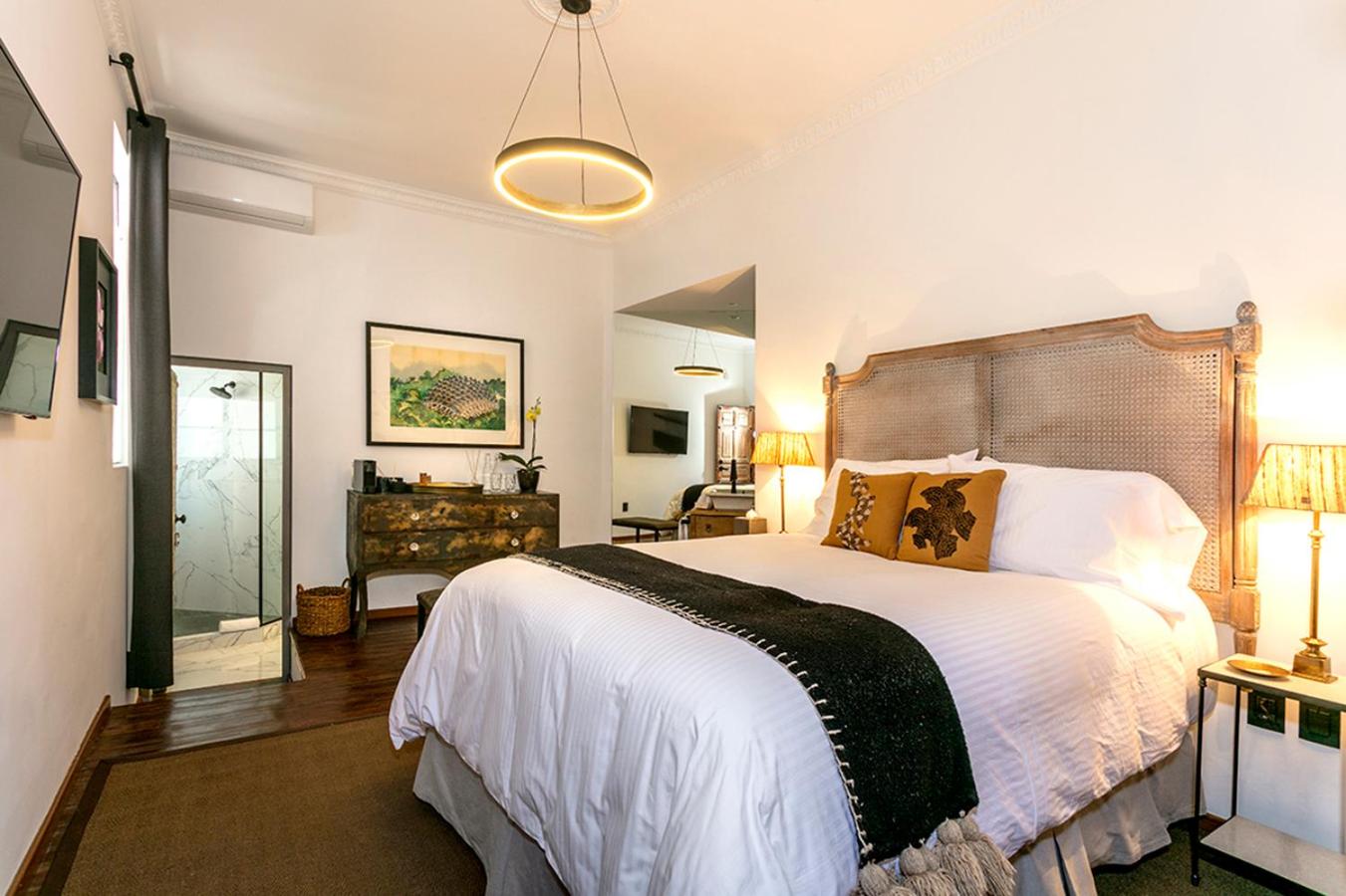 Standard Suite - Photo 46