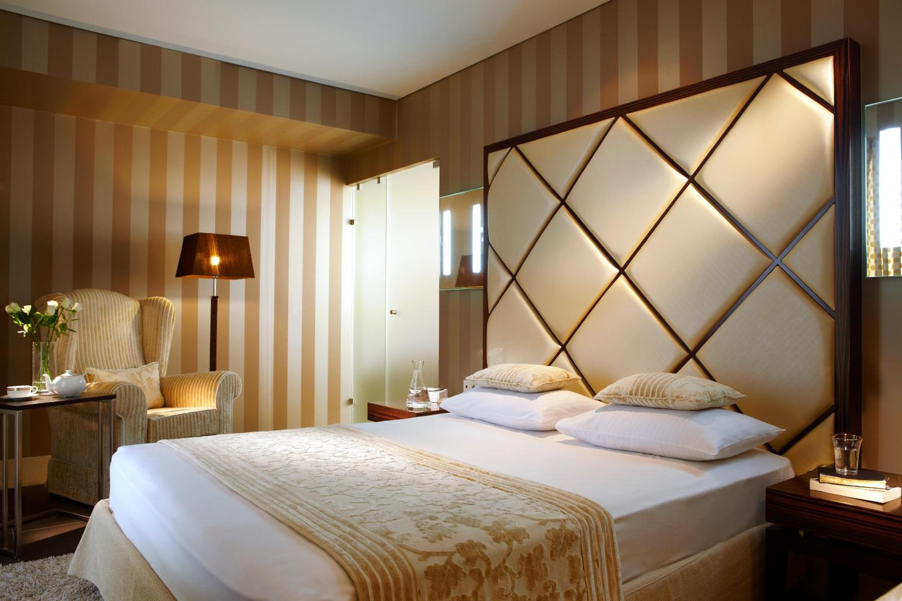 Superior Suite with Lake View photo 1