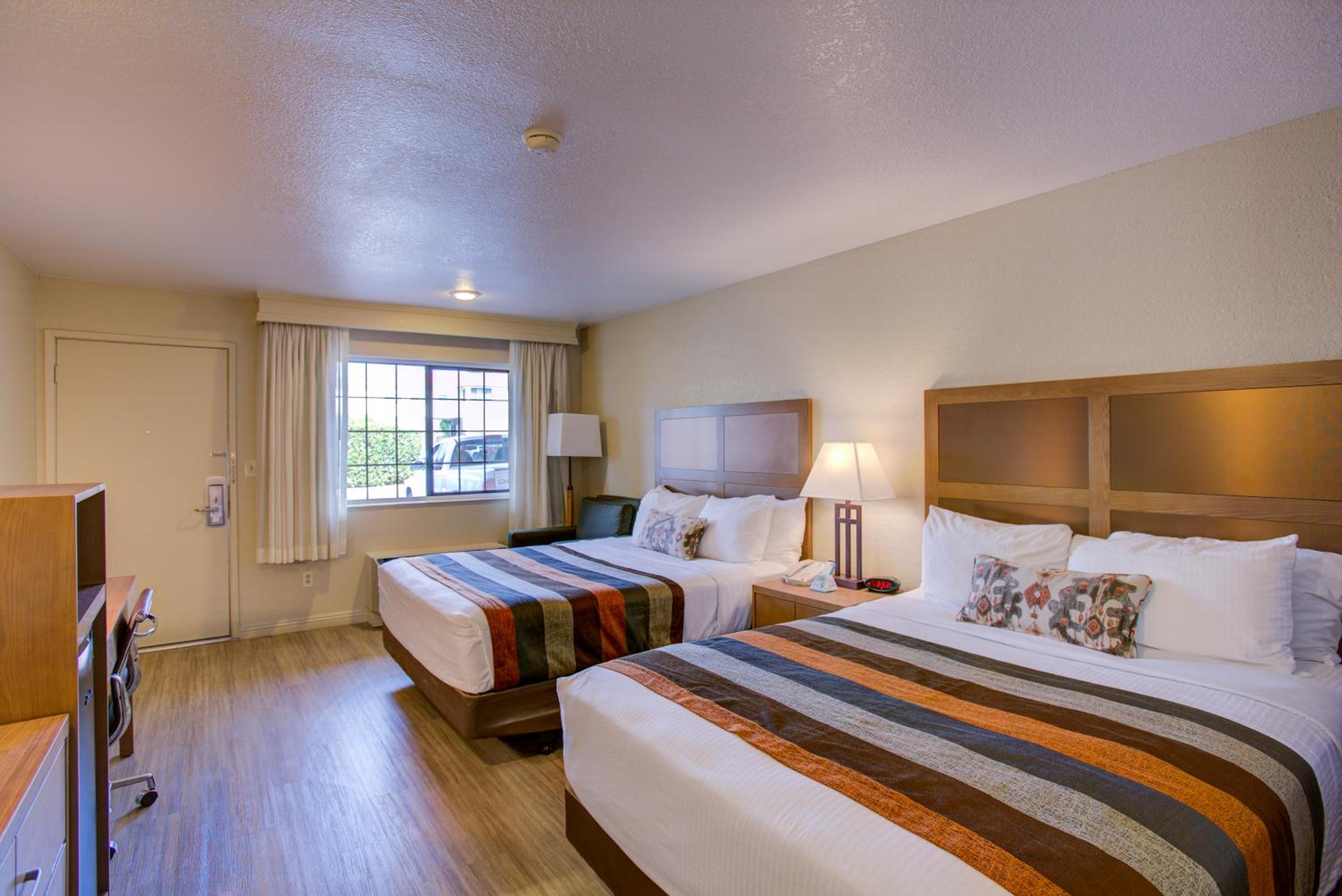 Queen Room with Two Queen Beds and Sofa Bed - Non-Smoking photo 3